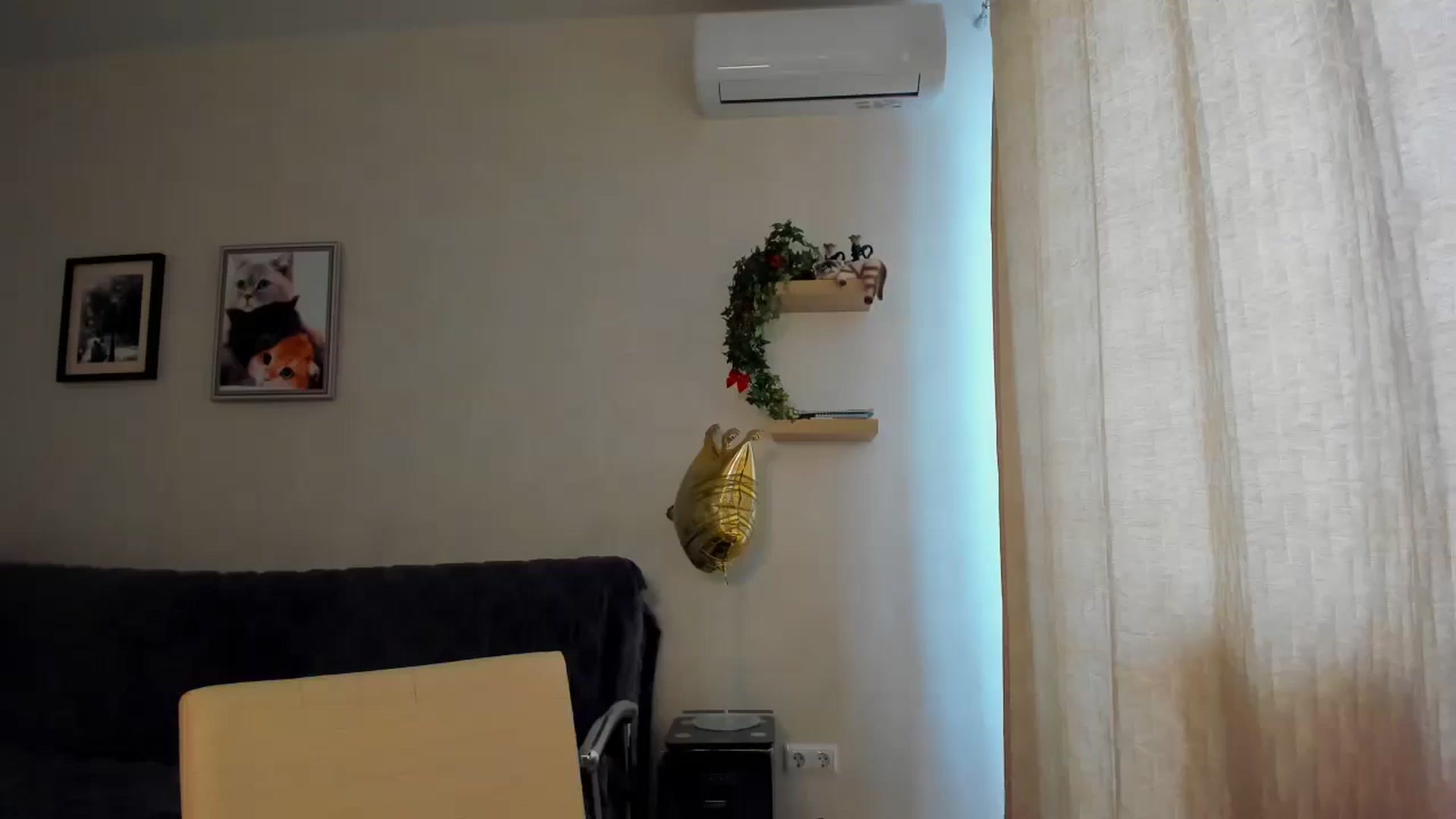 Gallery image thumbnail from WaveOfLove's myfreecams stream on, 03/12/2025, 11:19 image 2 of 20