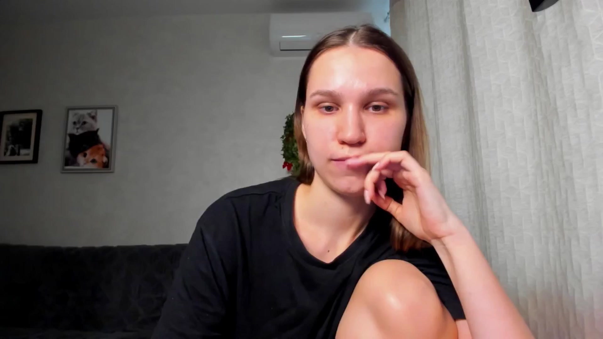 Gallery image thumbnail from WaveOfLove's myfreecams stream on, 03/14/2025, 12:01 image 2 of 20