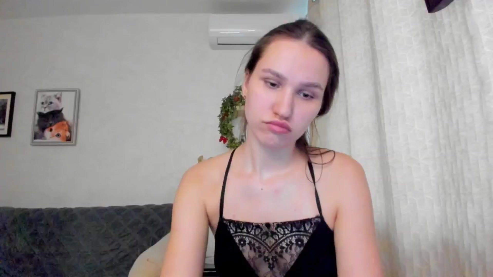 Gallery image thumbnail from WaveOfLove's myfreecams stream on, 03/17/2025, 13:04 image 16 of 20