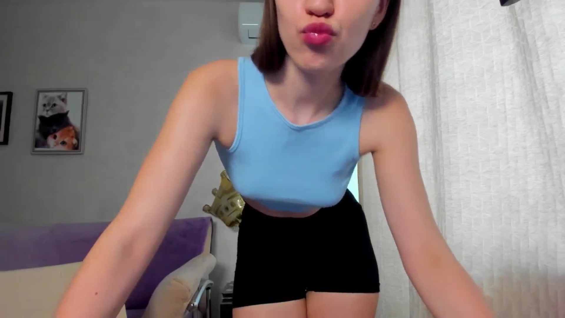 Gallery image thumbnail from WaveOfLove's myfreecams stream on, 03/27/2025, 10:42 image 18 of 20
