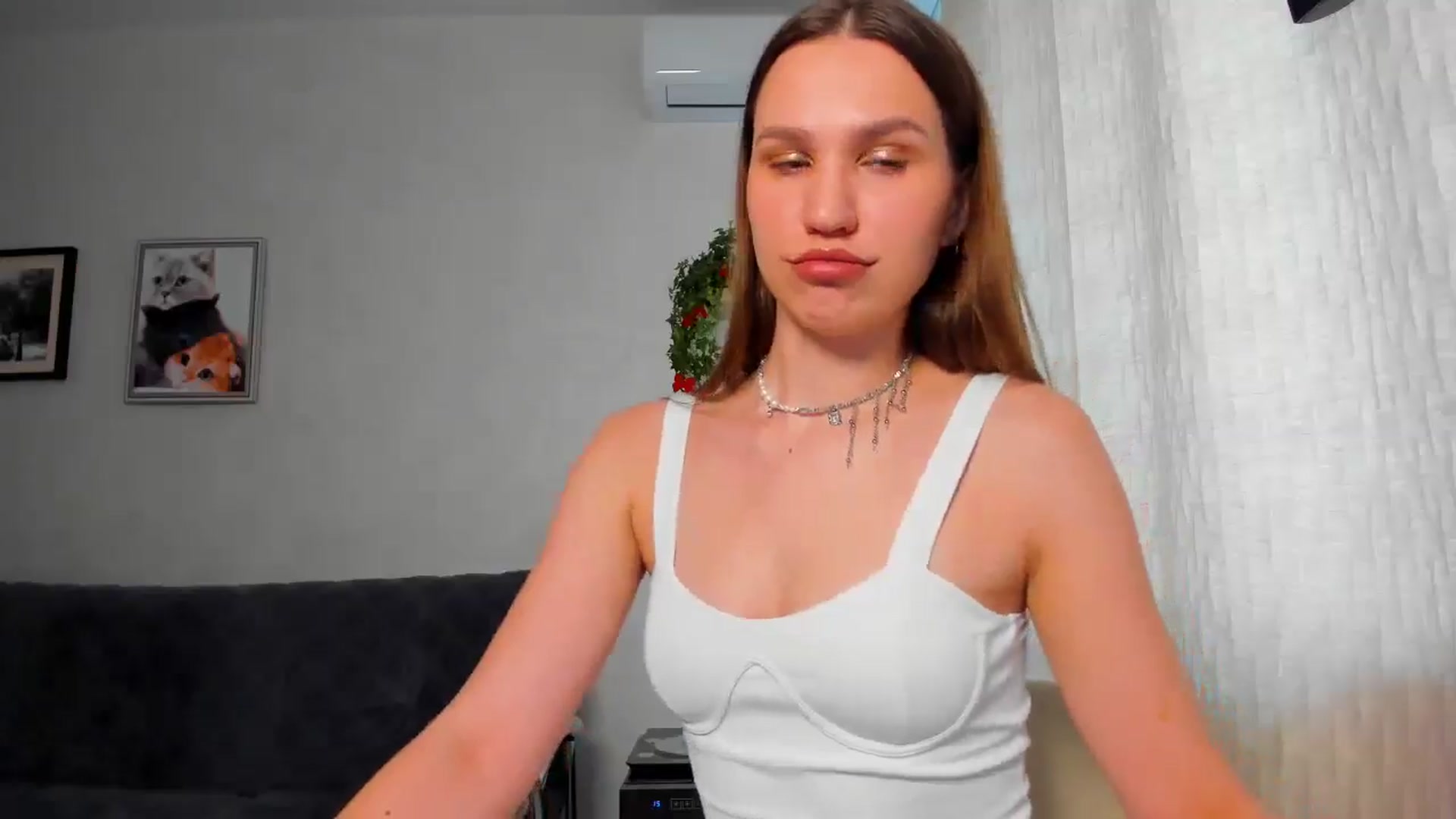 Gallery image thumbnail from WaveOfLove's myfreecams stream on, 04/25/2025, 11:00 image 4 of 20