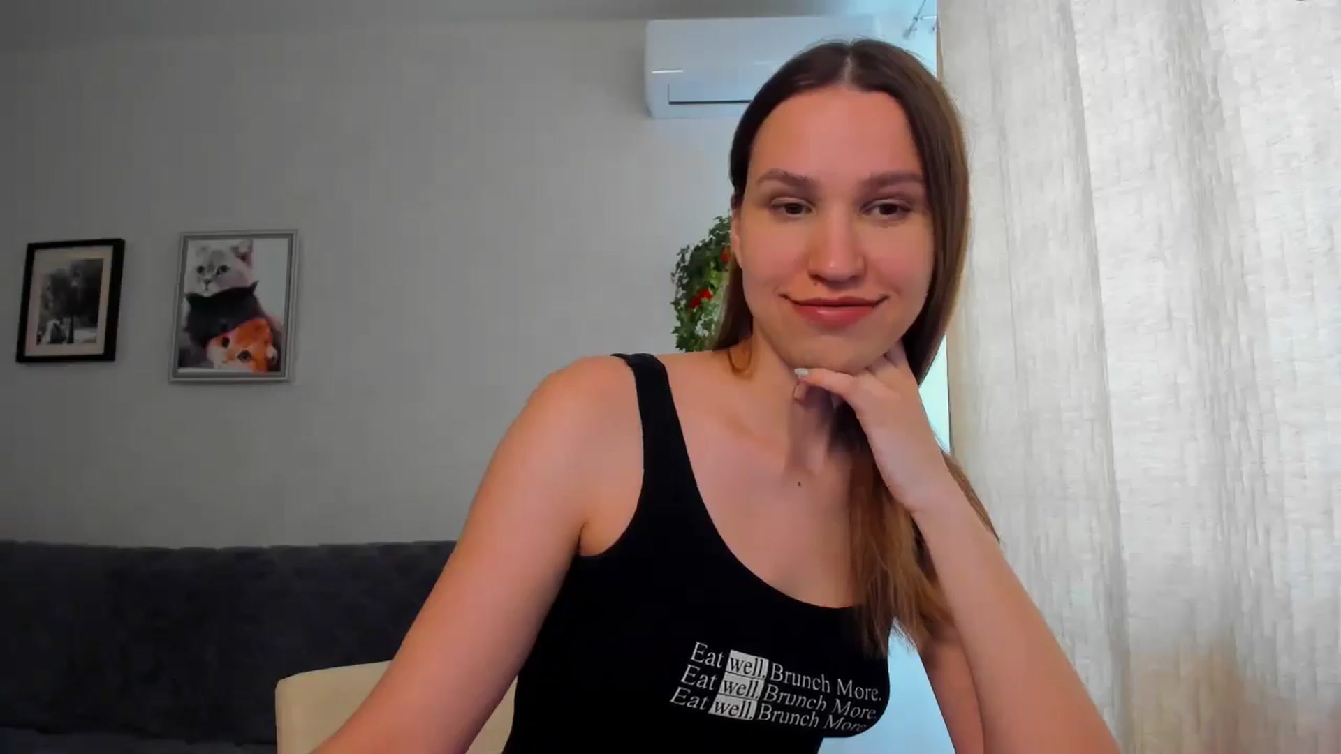 Gallery image thumbnail from WaveOfLove's myfreecams stream on, 05/05/2025, 11:25 image 10 of 20