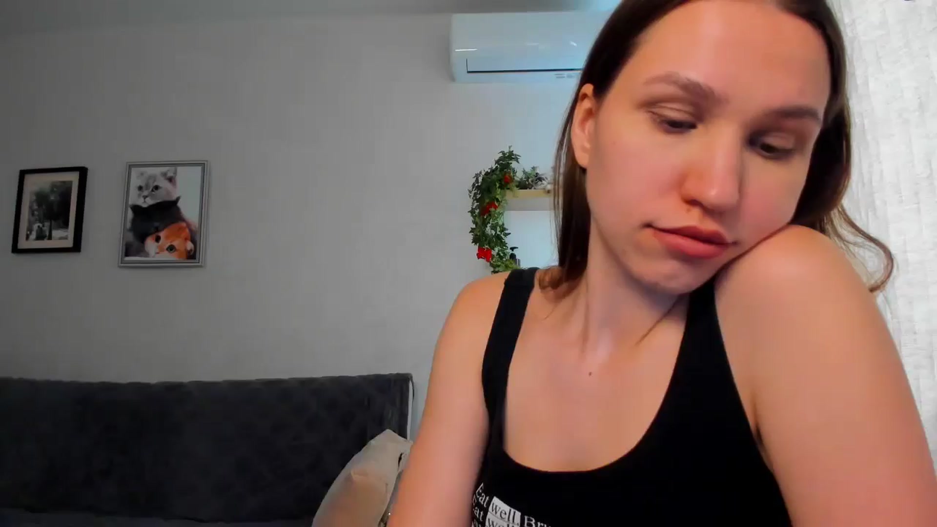 Gallery image thumbnail from WaveOfLove's myfreecams stream on, 05/05/2025, 11:25 image 18 of 20