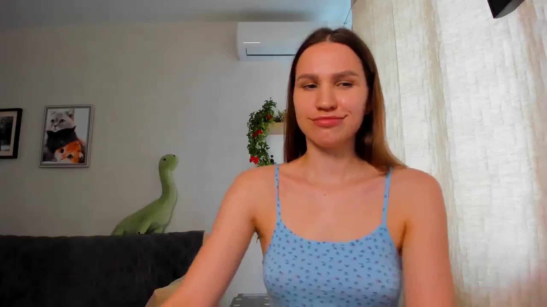 Gallery image thumbnail from WaveOfLove's myfreecams stream on, 05/14/2025, 11:02 image 17 of 20
