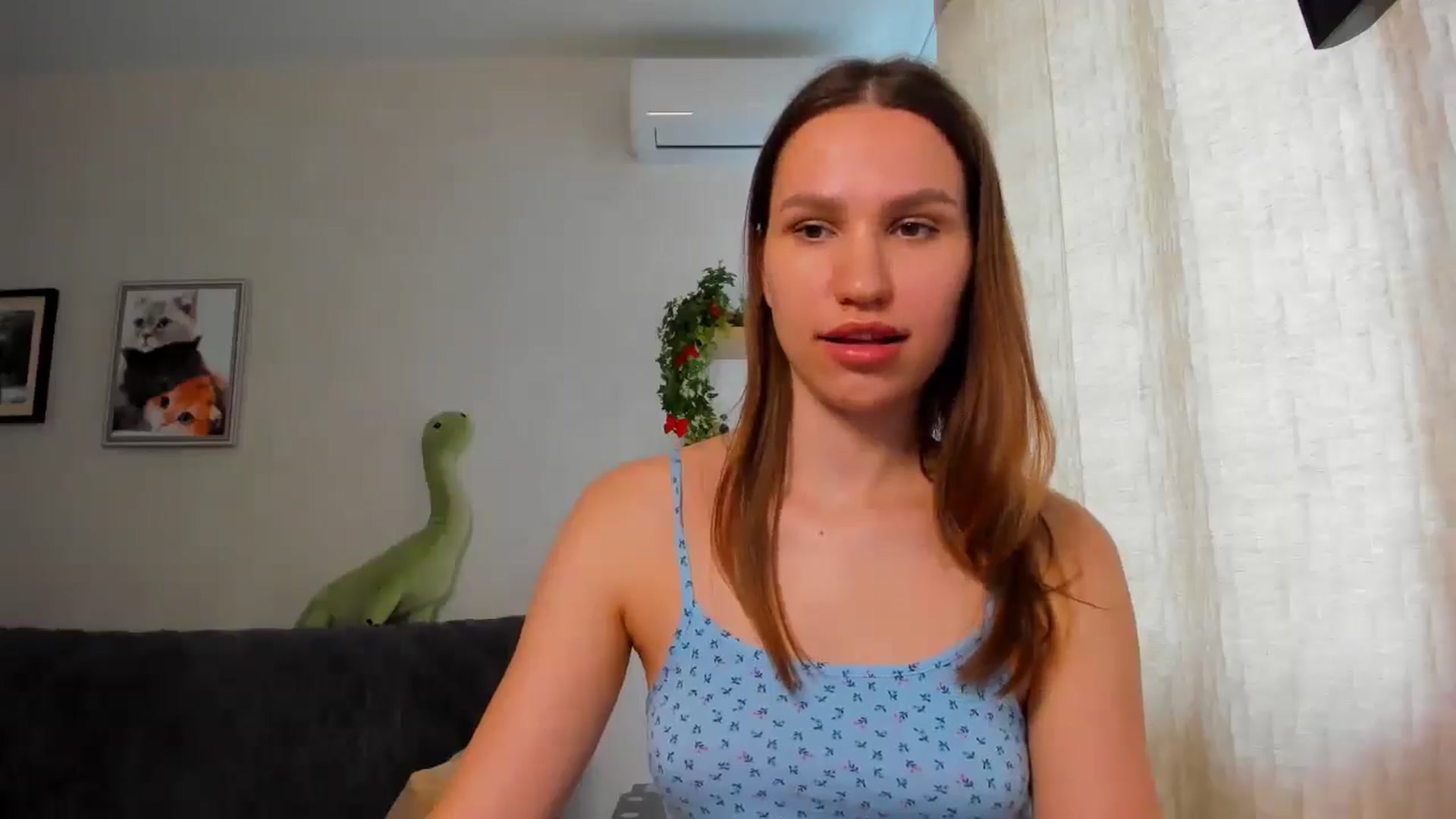 Gallery image thumbnail from WaveOfLove's myfreecams stream on, 05/14/2025, 11:02 image 18 of 20