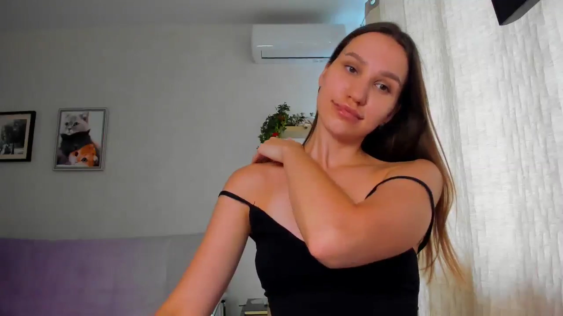 Gallery image thumbnail from WaveOfLove's myfreecams stream on, 06/25/2025, 12:18 image 9 of 20