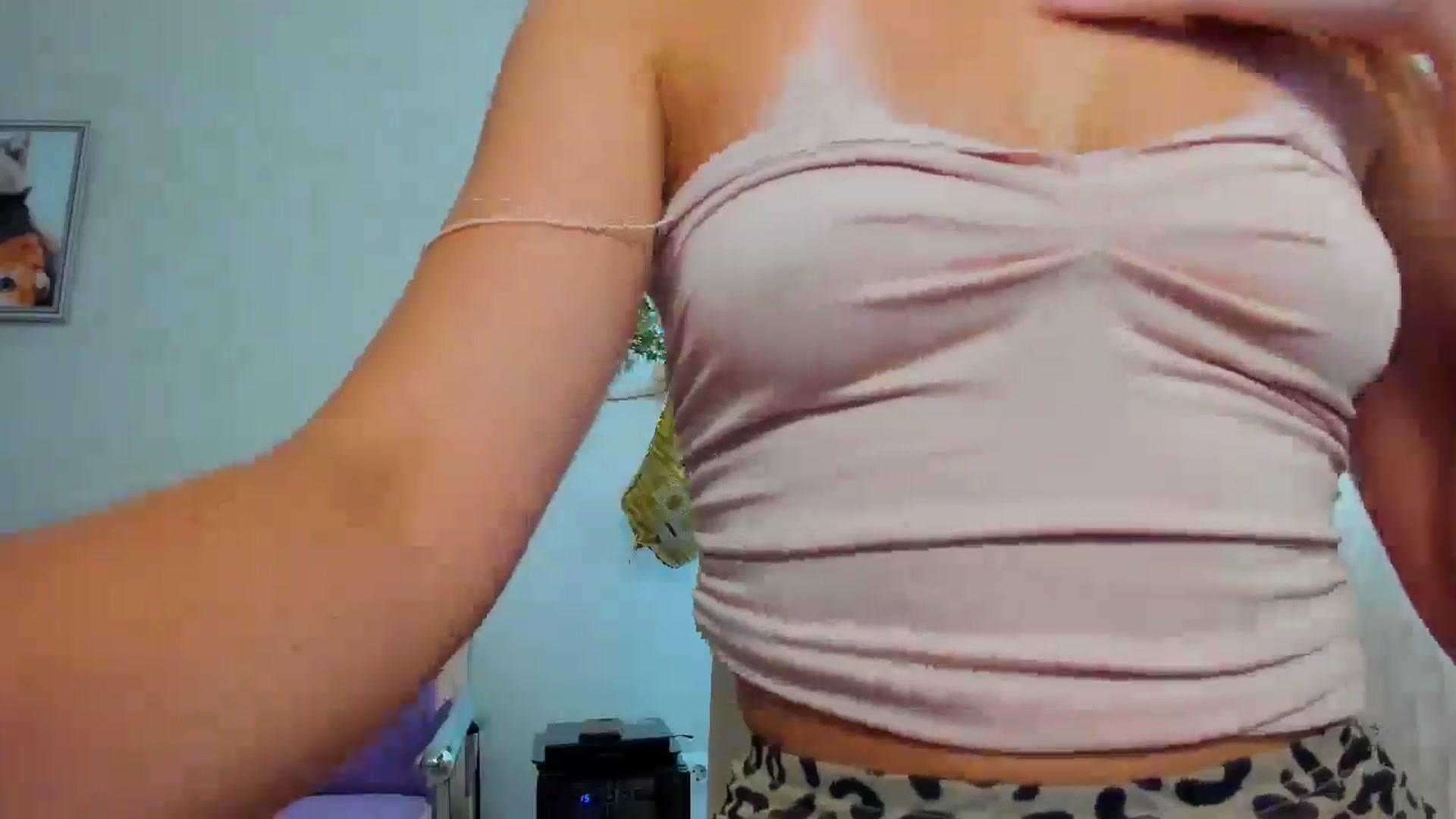 Gallery image thumbnail from WaveOfLove's myfreecams stream on, 07/24/2025, 08:07 image 5 of 20