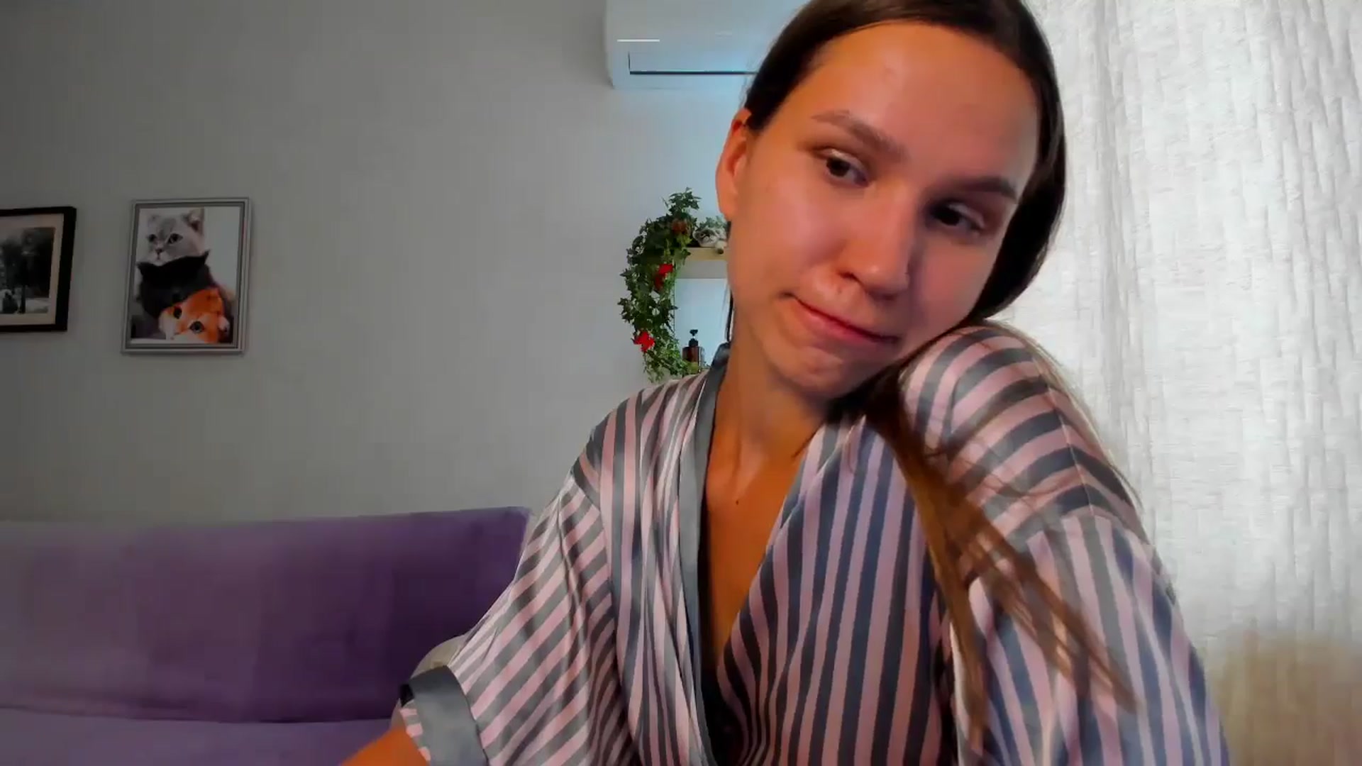 Gallery image thumbnail from WaveOfLove's myfreecams stream on, 08/21/2025, 11:58 image 12 of 20