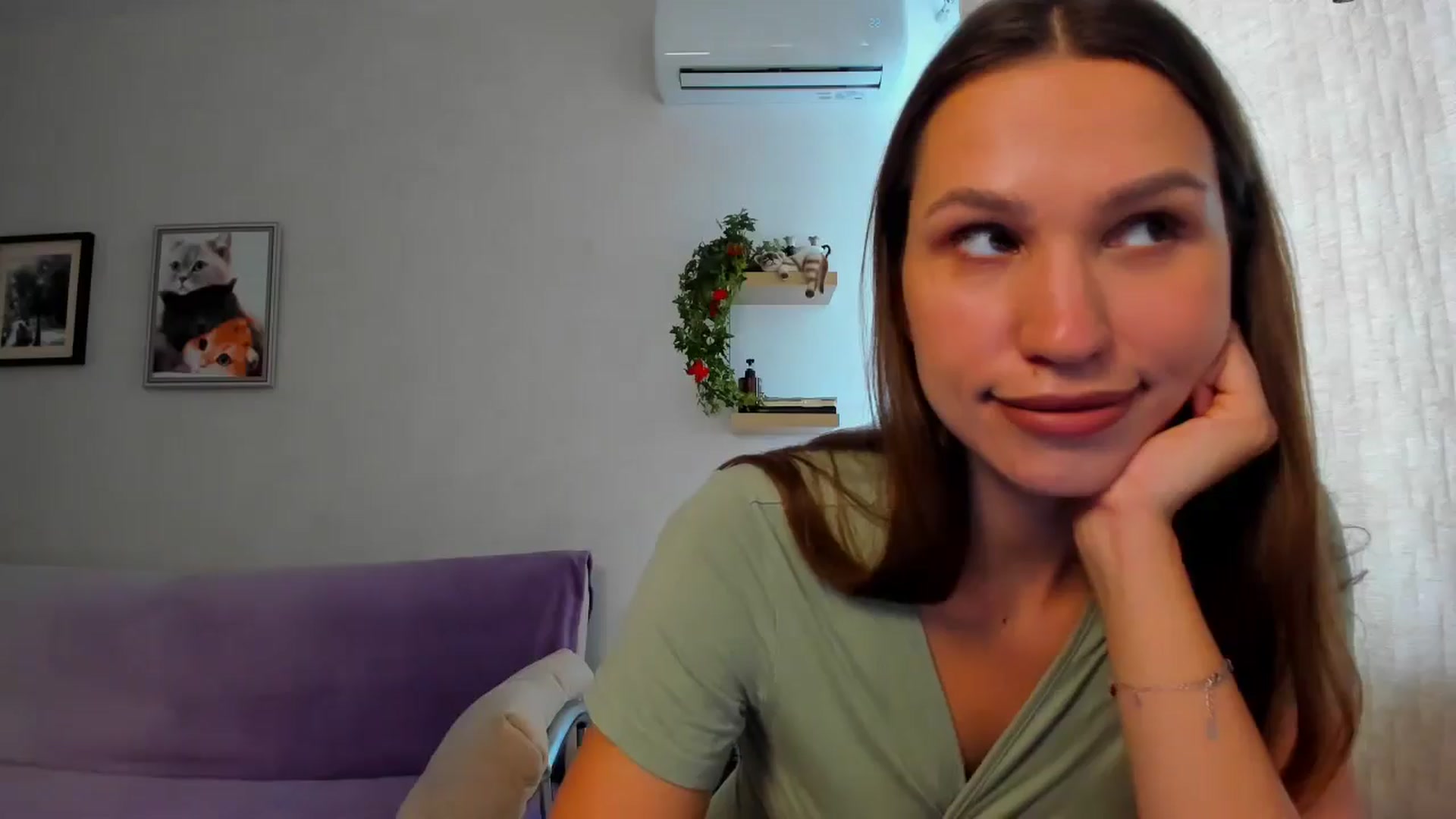 Gallery image thumbnail from WaveOfLove's myfreecams stream on, 08/26/2025, 11:25 image 13 of 20