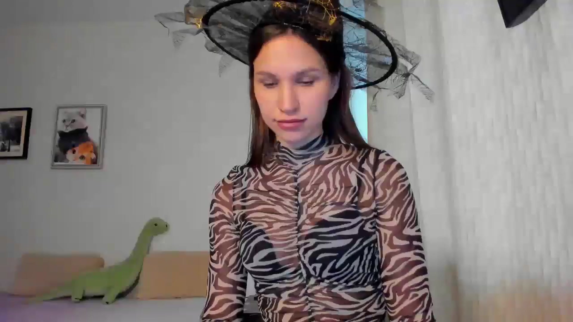 Gallery image thumbnail from WaveOfLove's myfreecams stream on, 10/31/2025, 13:40 image 5 of 20