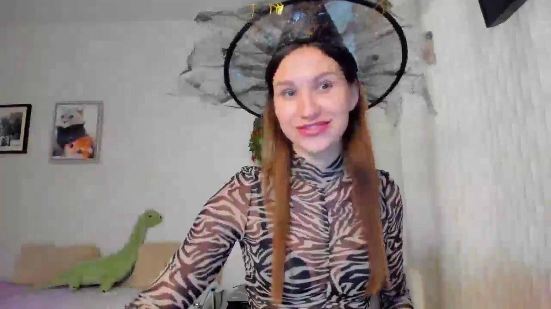 Gallery image thumbnail from WaveOfLove's myfreecams stream on, 10/31/2025, 13:40 image 9 of 20
