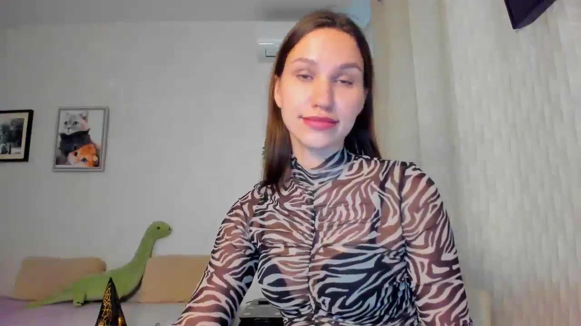 Gallery image thumbnail from WaveOfLove's myfreecams stream on, 10/31/2025, 13:40 image 15 of 20