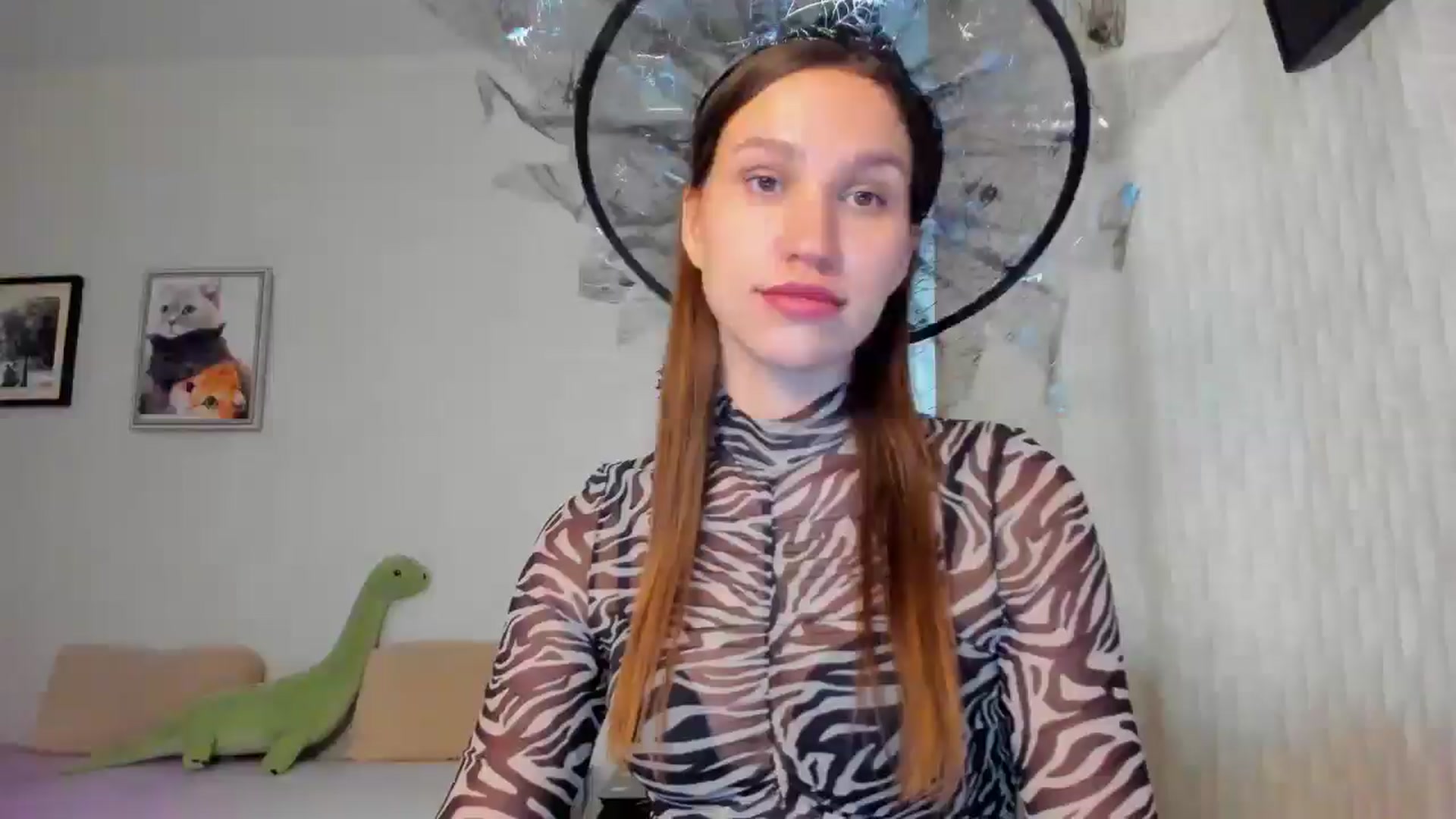Gallery image thumbnail from WaveOfLove's myfreecams stream on, 10/31/2025, 13:40 image 10 of 20