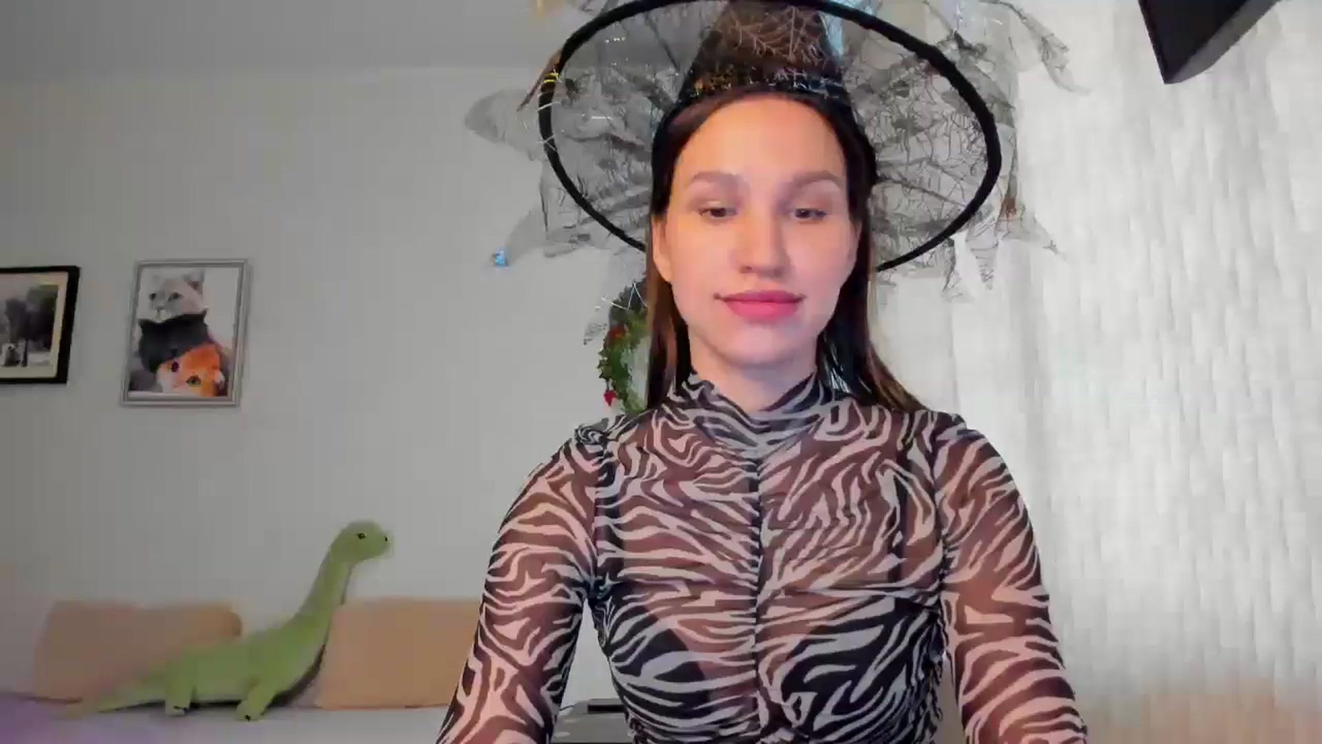 Gallery image thumbnail from WaveOfLove's myfreecams stream on, 10/31/2025, 13:40 image 1 of 20