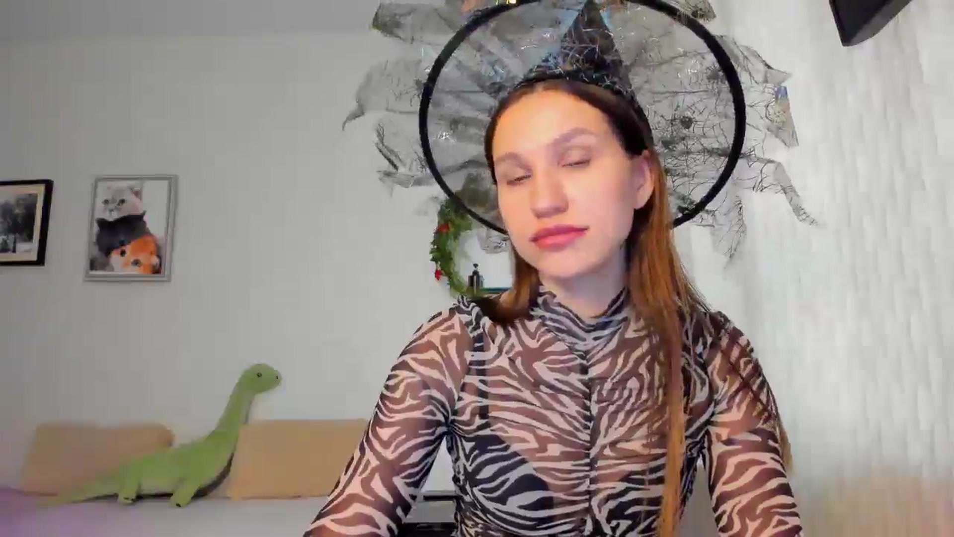 Gallery image thumbnail from WaveOfLove's myfreecams stream on, 10/31/2025, 13:40 image 8 of 20