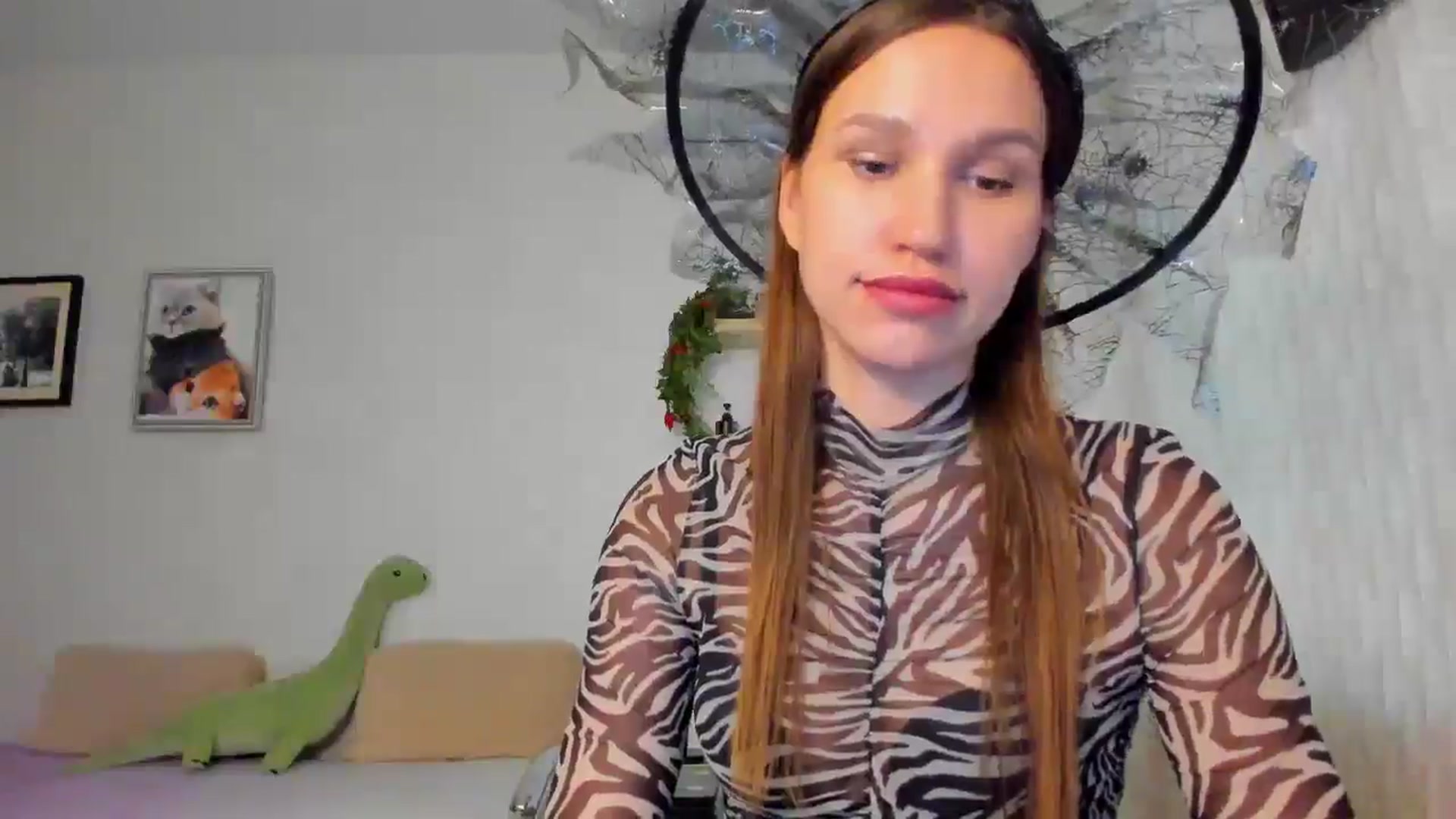 Gallery image thumbnail from WaveOfLove's myfreecams stream on, 10/31/2025, 13:40 image 11 of 20