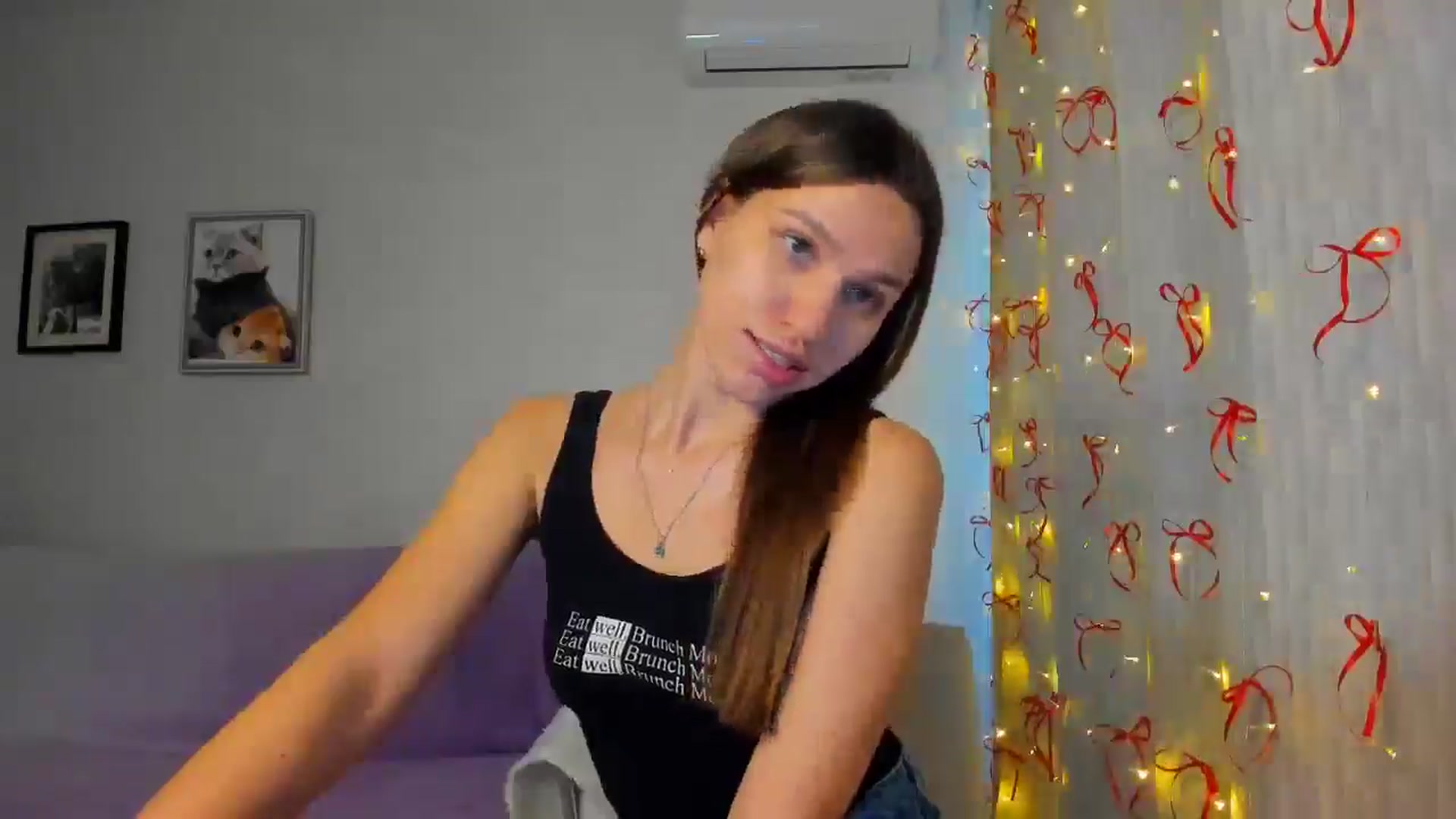 Gallery image thumbnail from WaveOfLove's myfreecams stream on, 12/10/2025, 10:25 image 19 of 20
