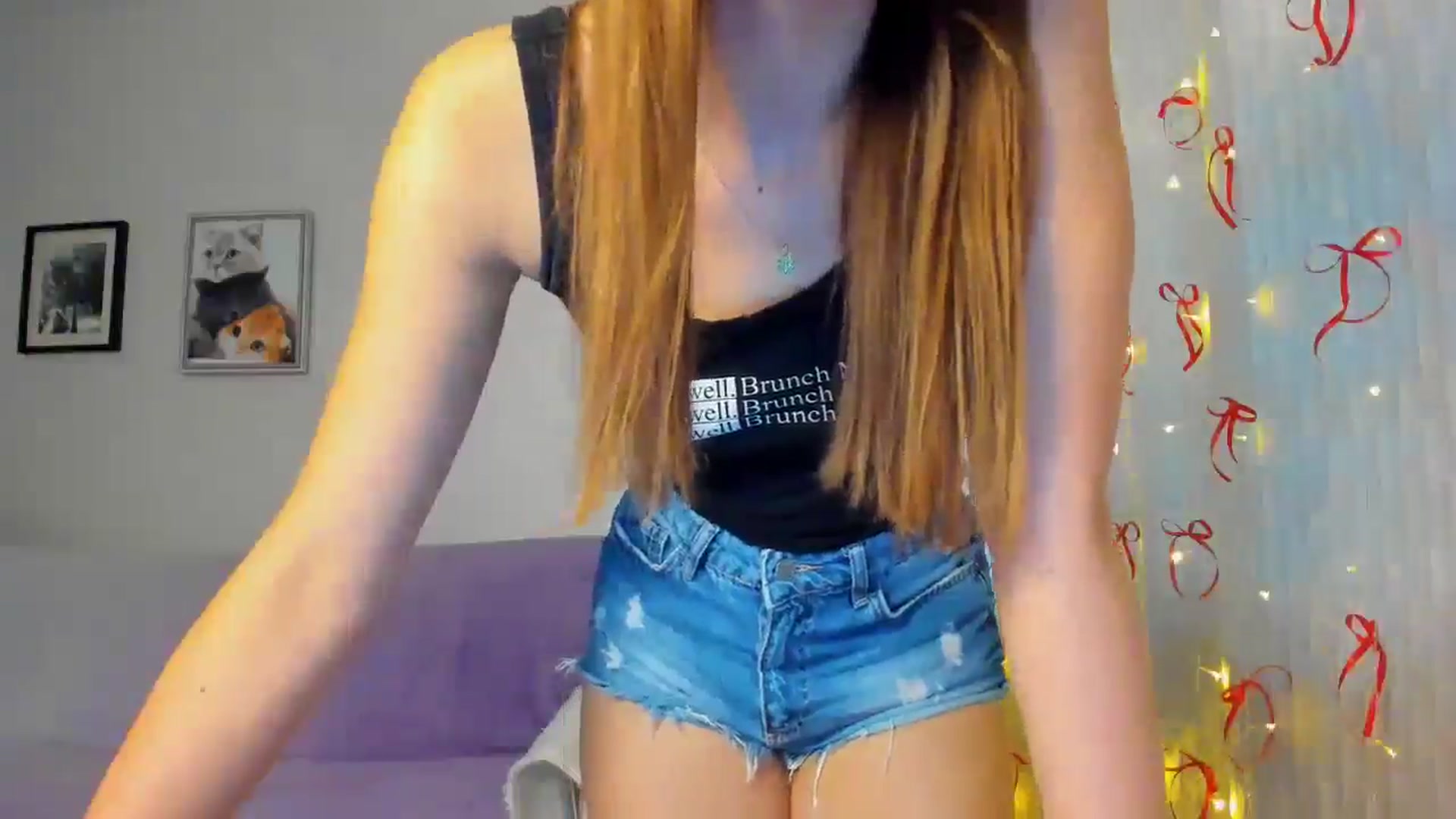 Gallery image thumbnail from WaveOfLove's myfreecams stream on, 12/10/2025, 10:25 image 17 of 20