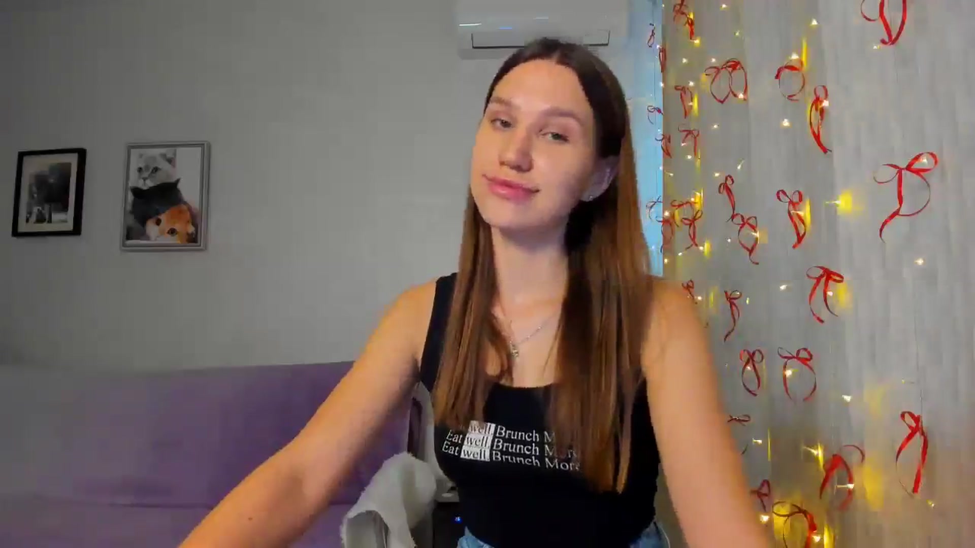 Gallery image thumbnail from WaveOfLove's myfreecams stream on, 12/10/2025, 10:25 image 5 of 20