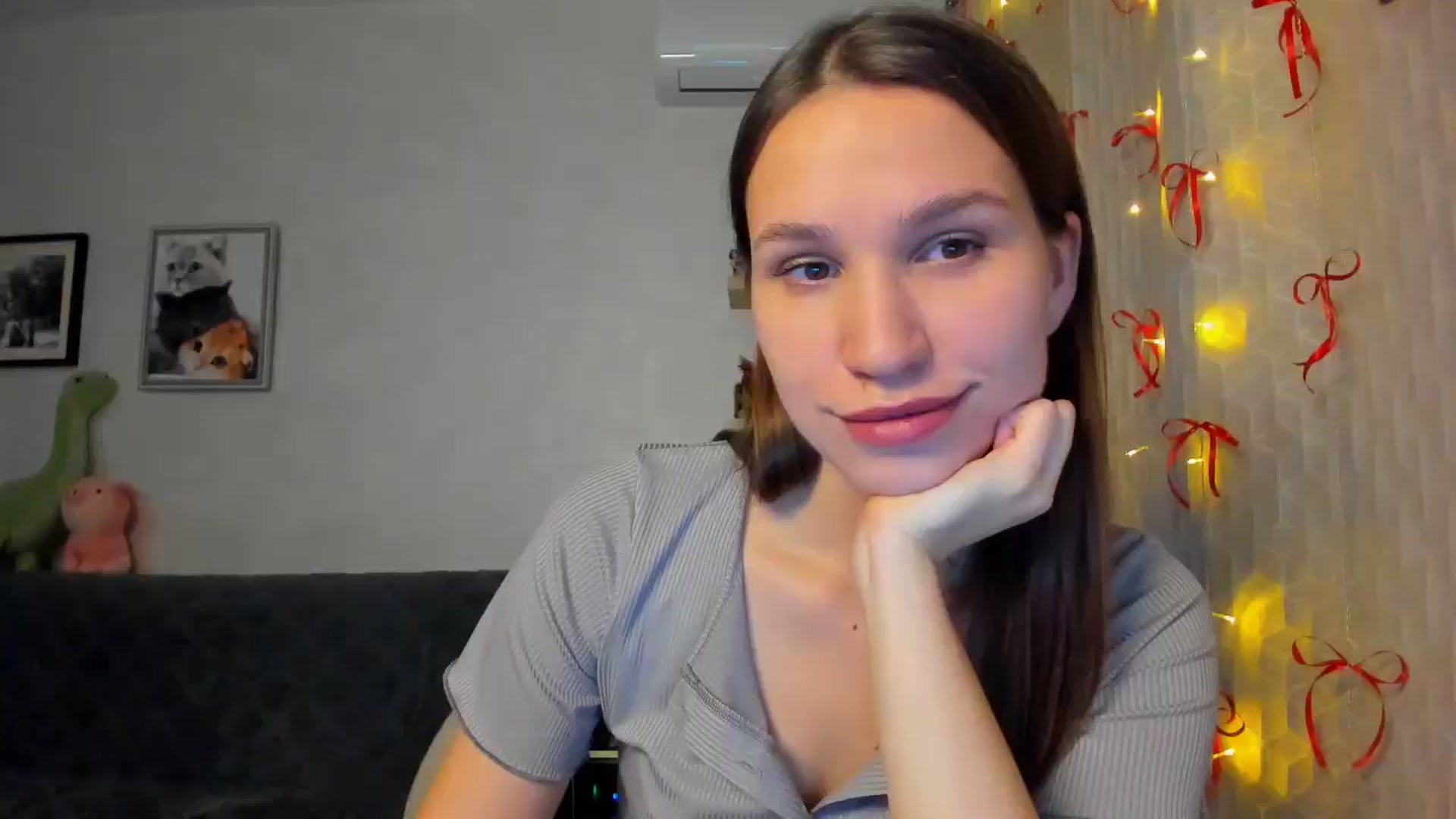 Gallery image thumbnail from WaveOfLove's myfreecams stream on, 12/21/2025, 17:16 image 13 of 20