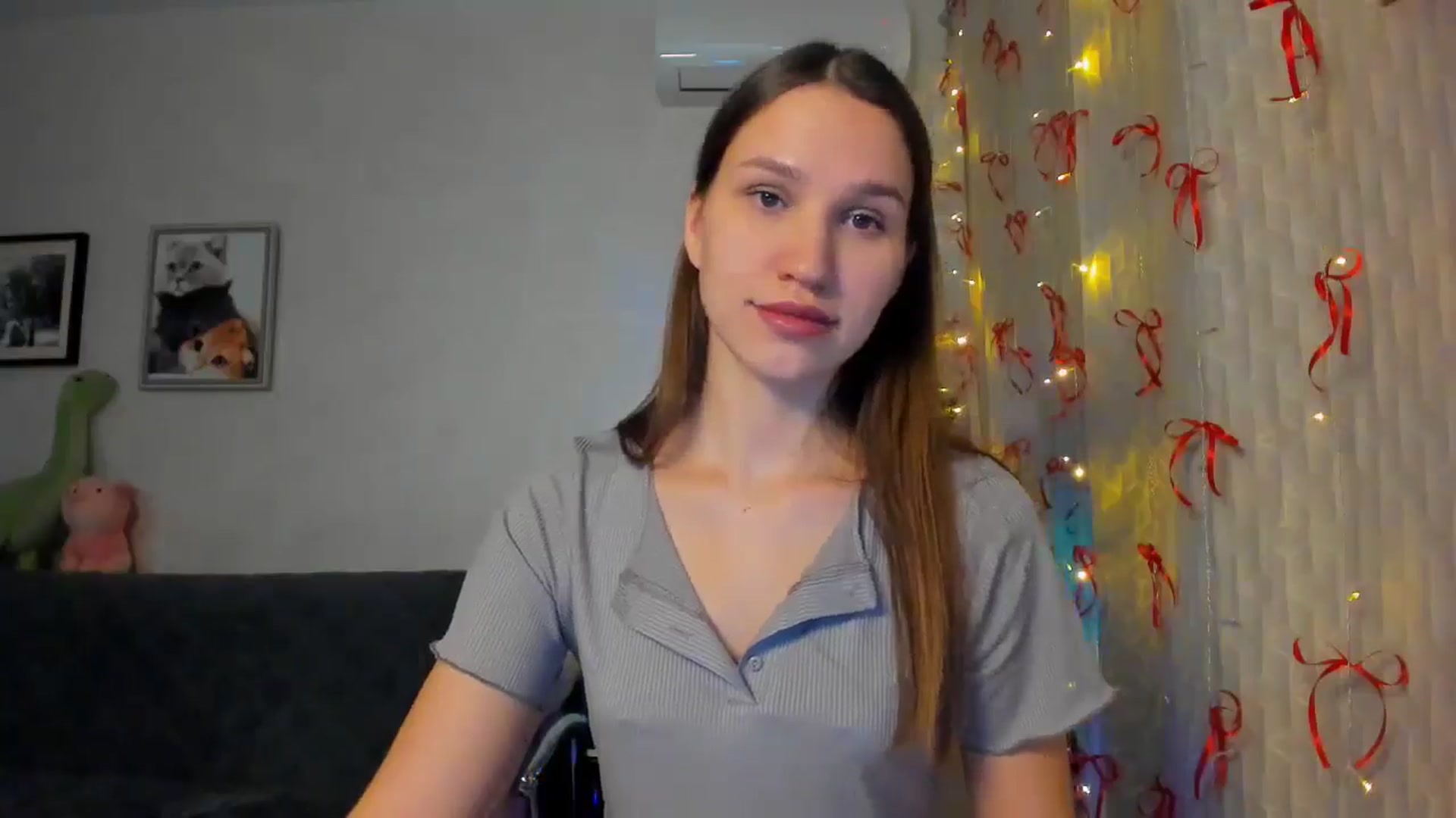 Gallery image thumbnail from WaveOfLove's myfreecams stream on, 12/21/2025, 17:16 image 3 of 20