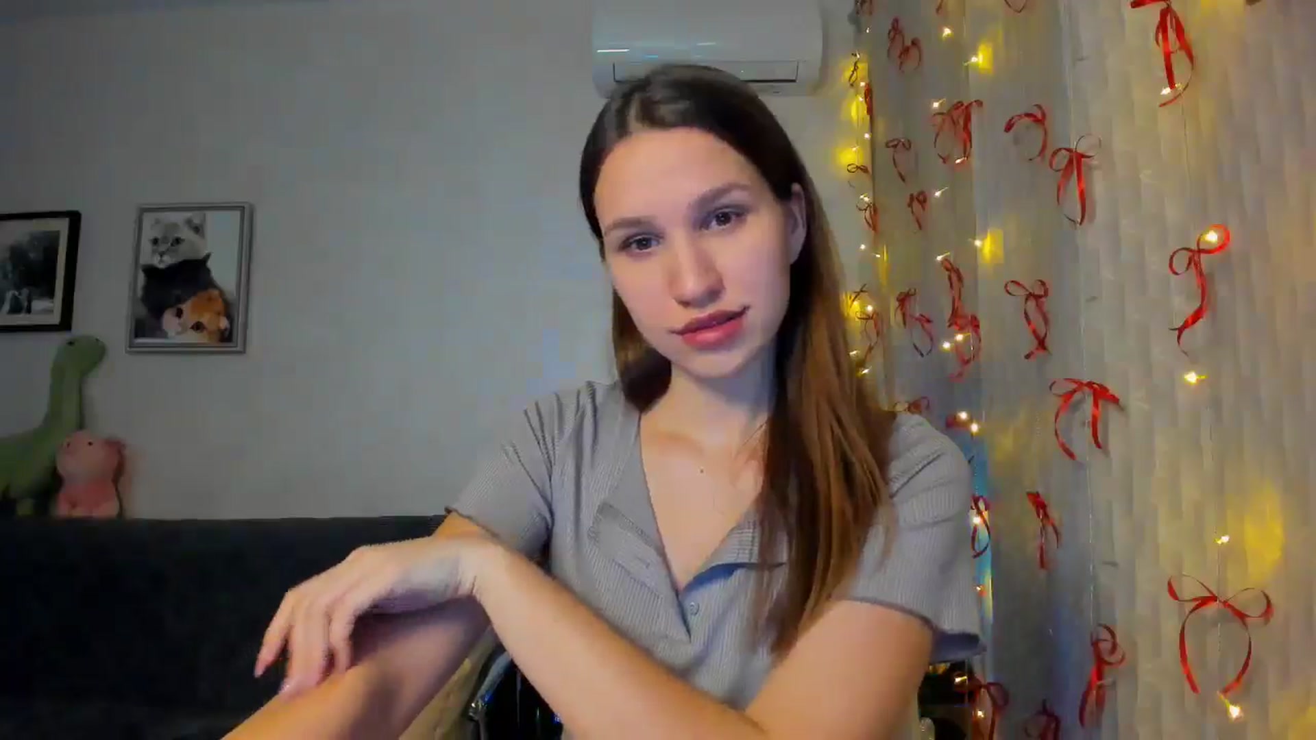 Gallery image thumbnail from WaveOfLove's myfreecams stream on, 12/21/2025, 17:16 image 14 of 20