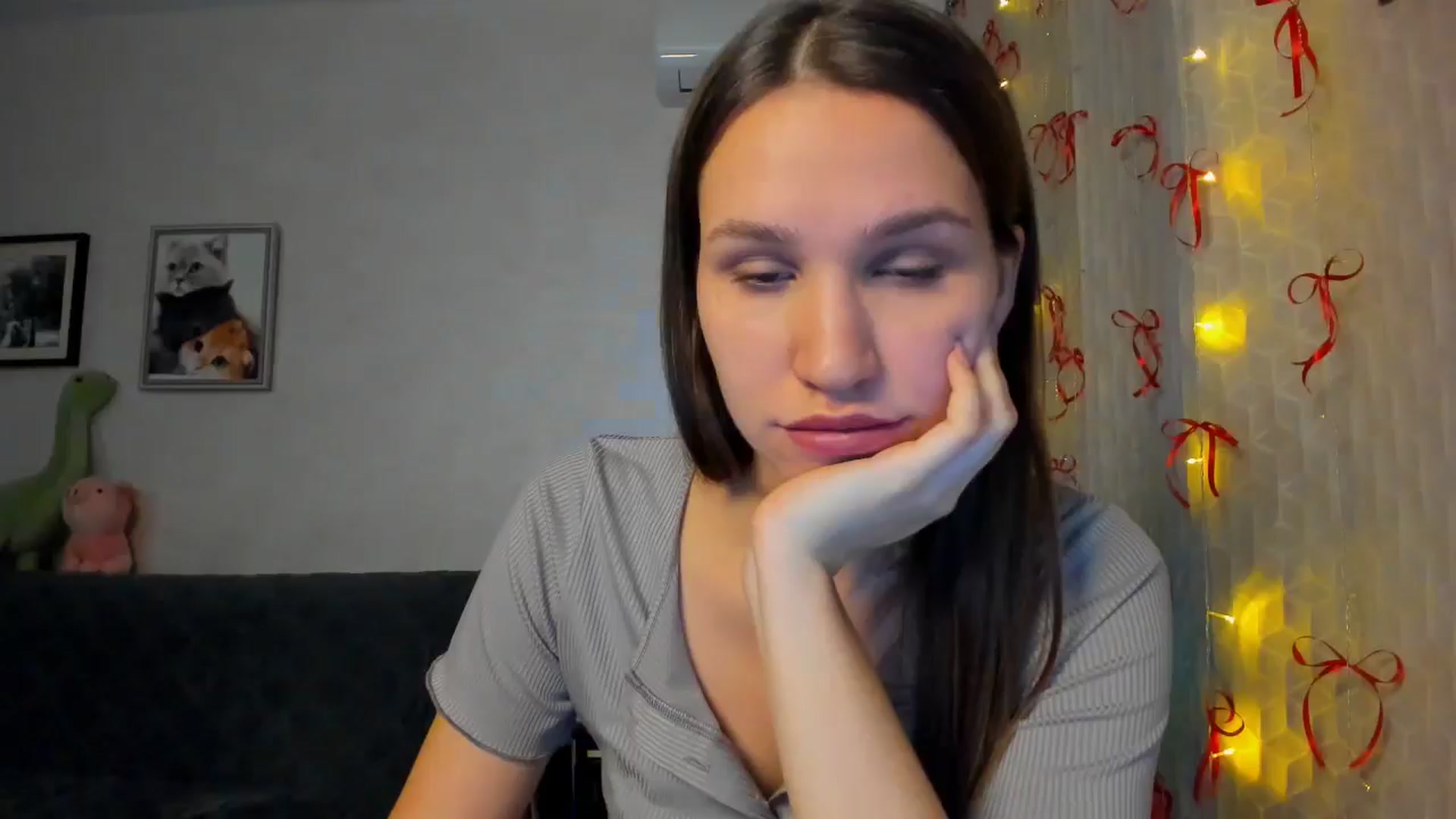 Gallery image thumbnail from WaveOfLove's myfreecams stream on, 12/21/2025, 17:16 image 12 of 20