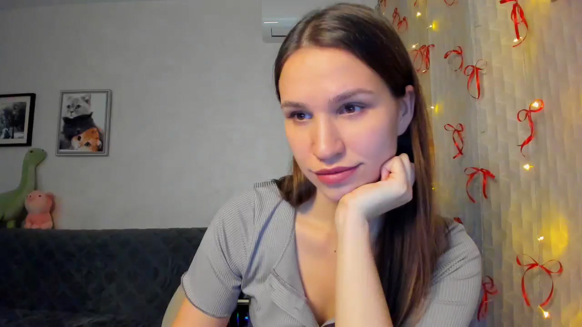 Gallery image thumbnail from WaveOfLove's myfreecams stream on, 12/21/2025, 17:16 image 18 of 20