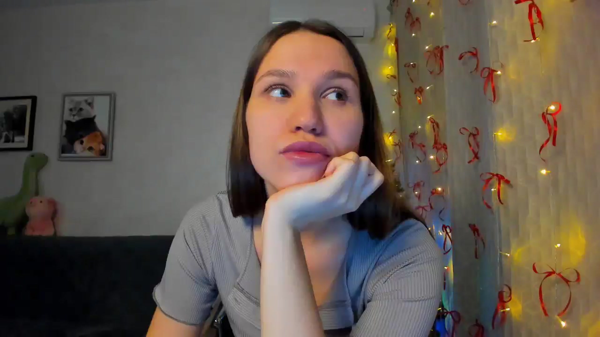 Gallery image thumbnail from WaveOfLove's myfreecams stream on, 12/21/2025, 17:16 image 8 of 20