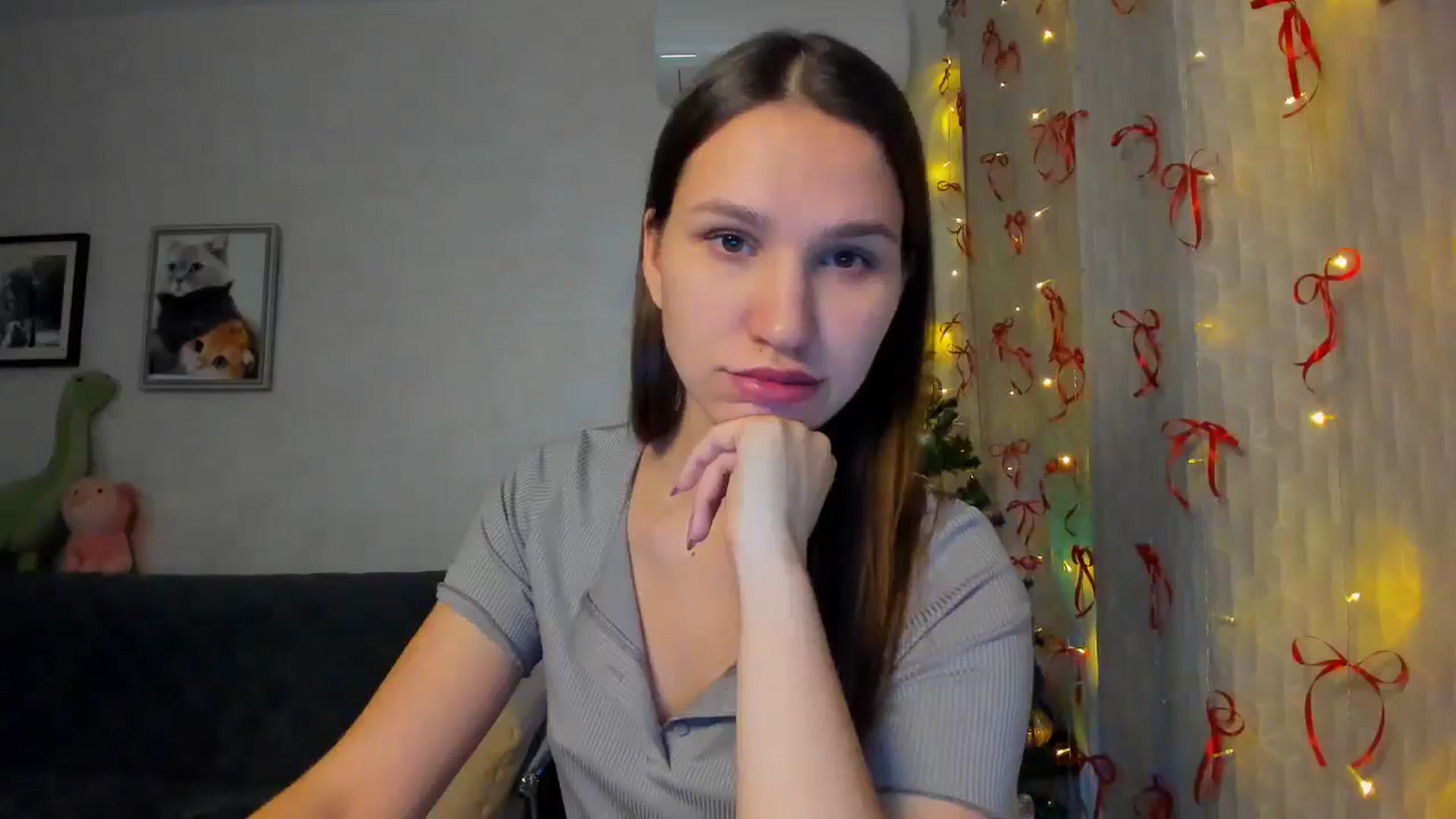Gallery image thumbnail from WaveOfLove's myfreecams stream on, 12/21/2025, 17:16 image 15 of 20