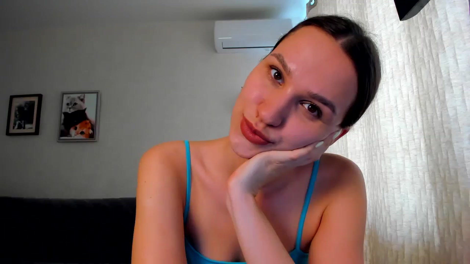 Gallery image thumbnail from WaveOfLove's myfreecams stream on, 03/31/2026, 14:23 image 4 of 20
