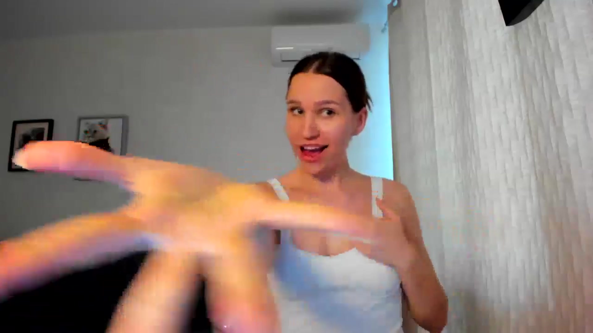 Gallery image thumbnail from WaveOfLove's myfreecams stream on, 03/31/2026, 14:23 image 15 of 20