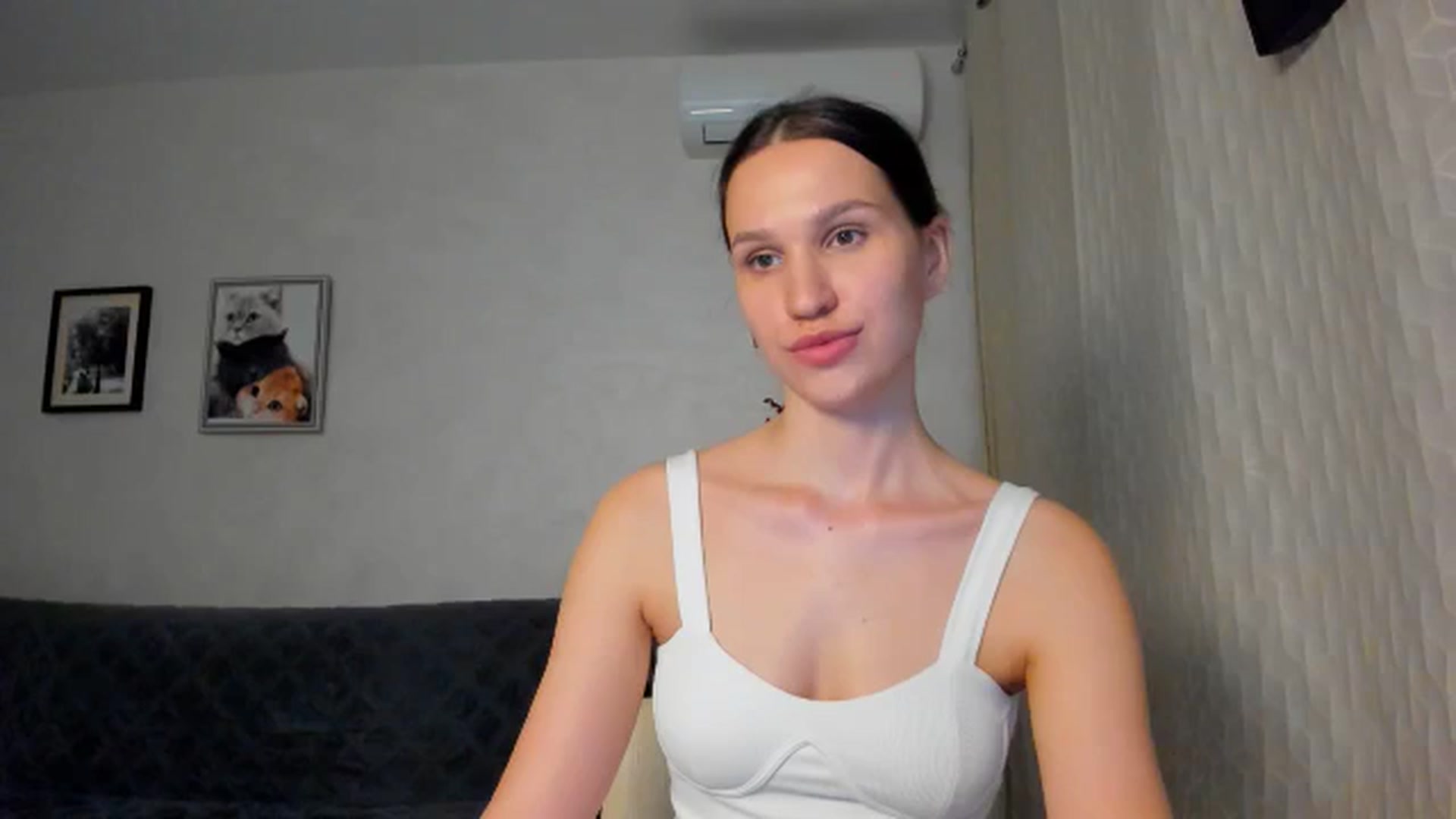 Gallery image thumbnail from WaveOfLove's myfreecams stream on, 03/31/2026, 15:56 image 17 of 20