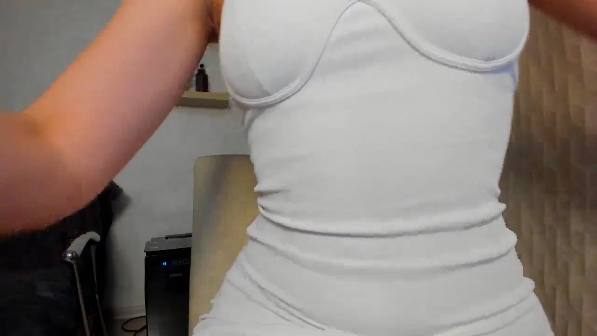 Gallery image thumbnail from WaveOfLove's myfreecams stream on, 03/31/2026, 15:56 image 13 of 20