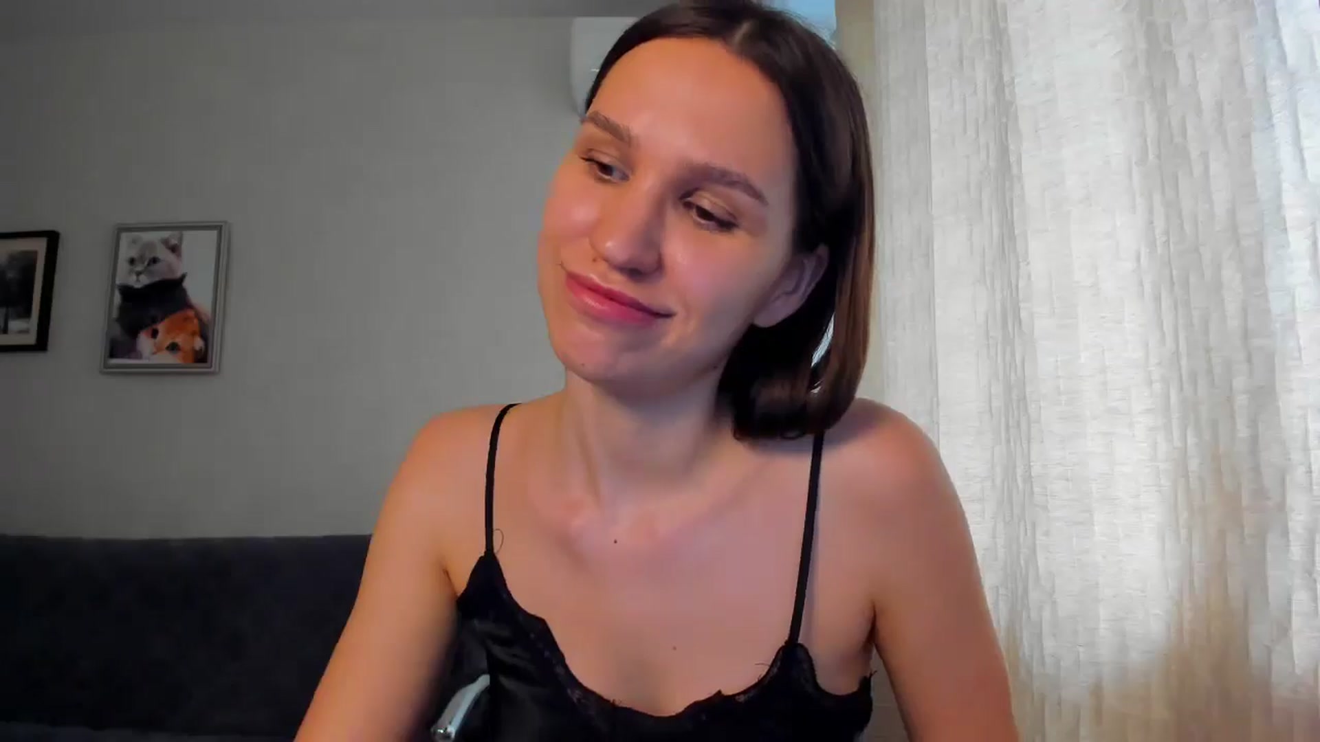 Gallery image thumbnail from WaveOfLove's myfreecams stream on, 04/02/2026, 12:47 image 17 of 20