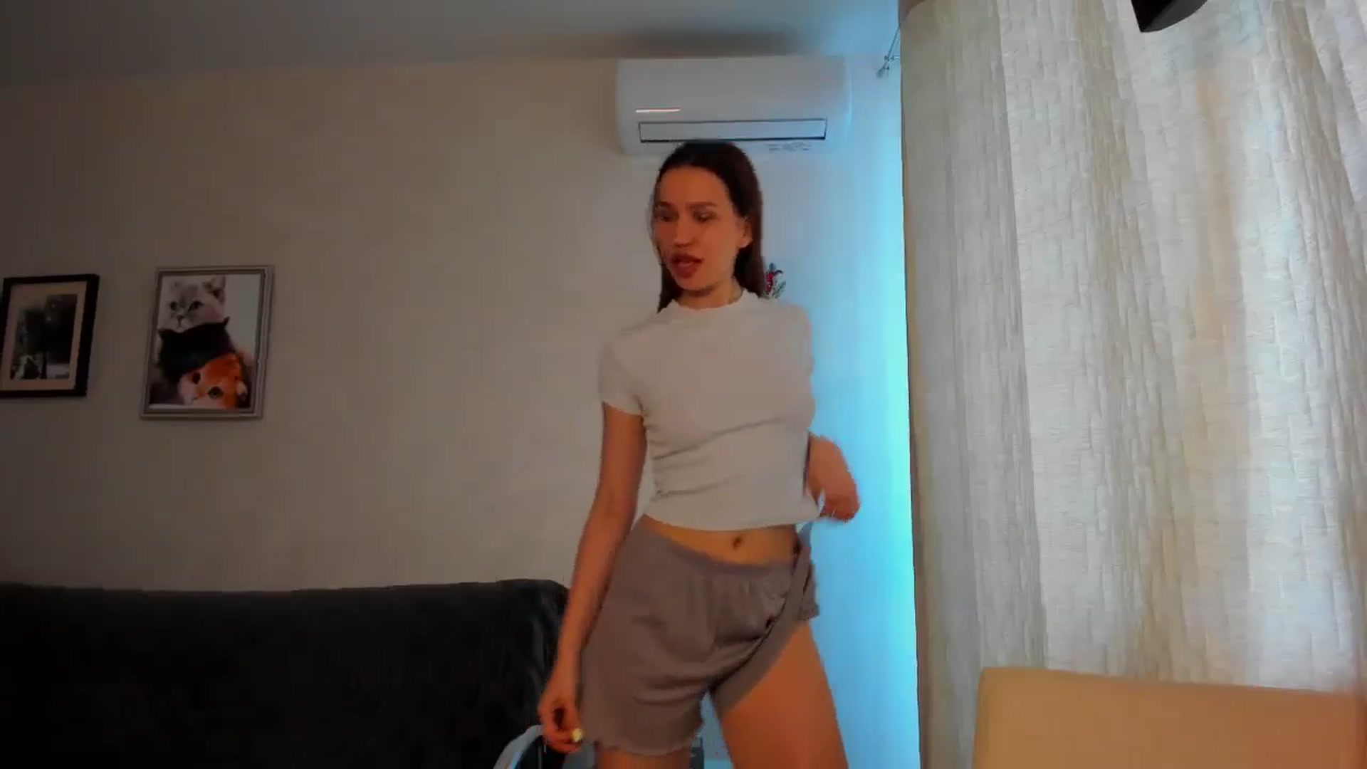 Gallery image thumbnail from WaveOfLove's myfreecams stream on, 04/10/2026, 11:43 image 4 of 20
