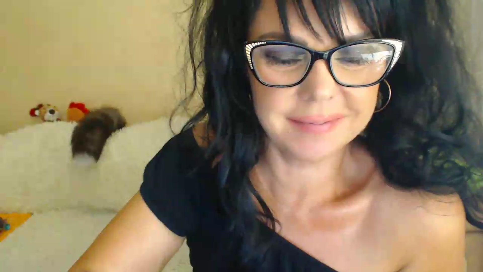 Gallery image thumbnail from WebcamSlutxx's myfreecams stream on, 08/14/2026, 18:53 image 15 of 20