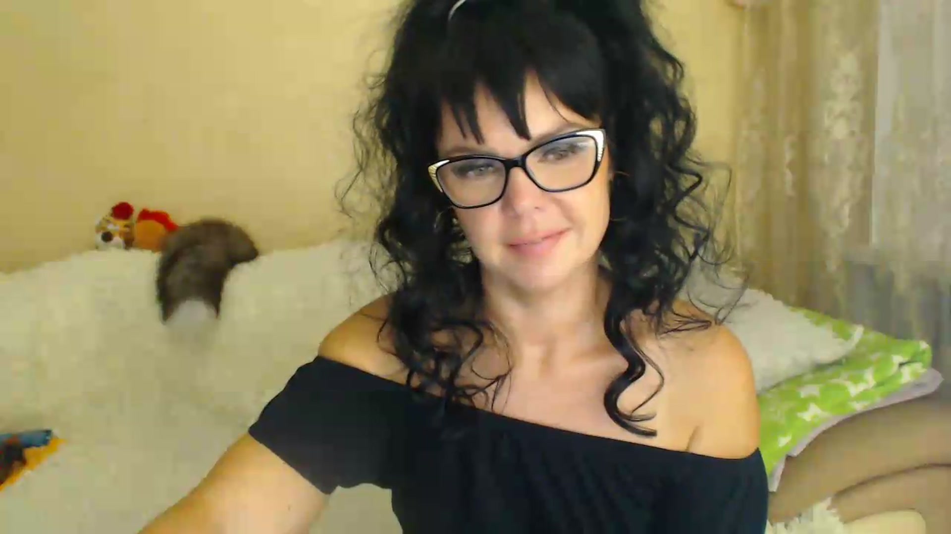 Gallery image thumbnail from WebcamSlutxx's myfreecams stream on, 08/19/2026, 13:06 image 17 of 20