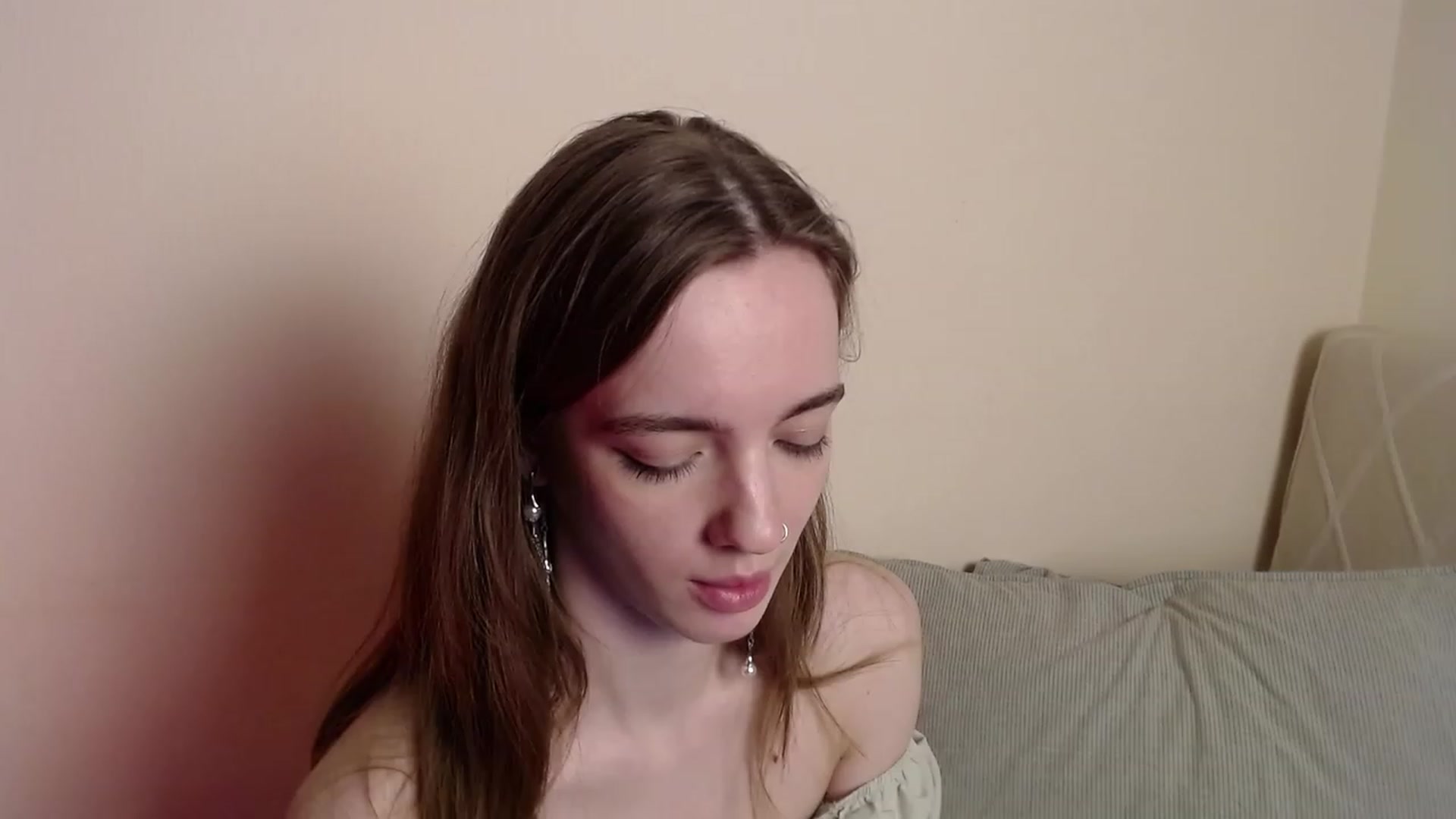 Gallery image thumbnail from Weeissy's myfreecams stream on, 11/19/2022, 22:21 image 4 of 20