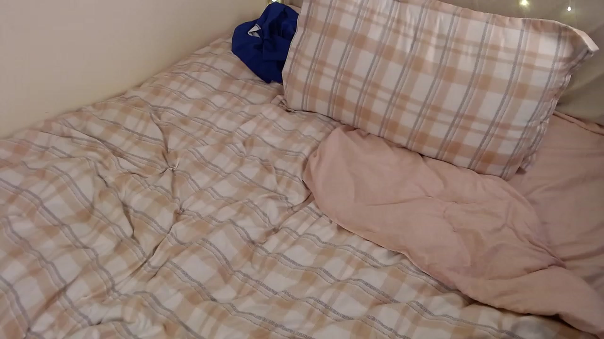 Gallery image thumbnail from Weeissy's myfreecams stream on, 12/25/2022, 20:13 image 16 of 20