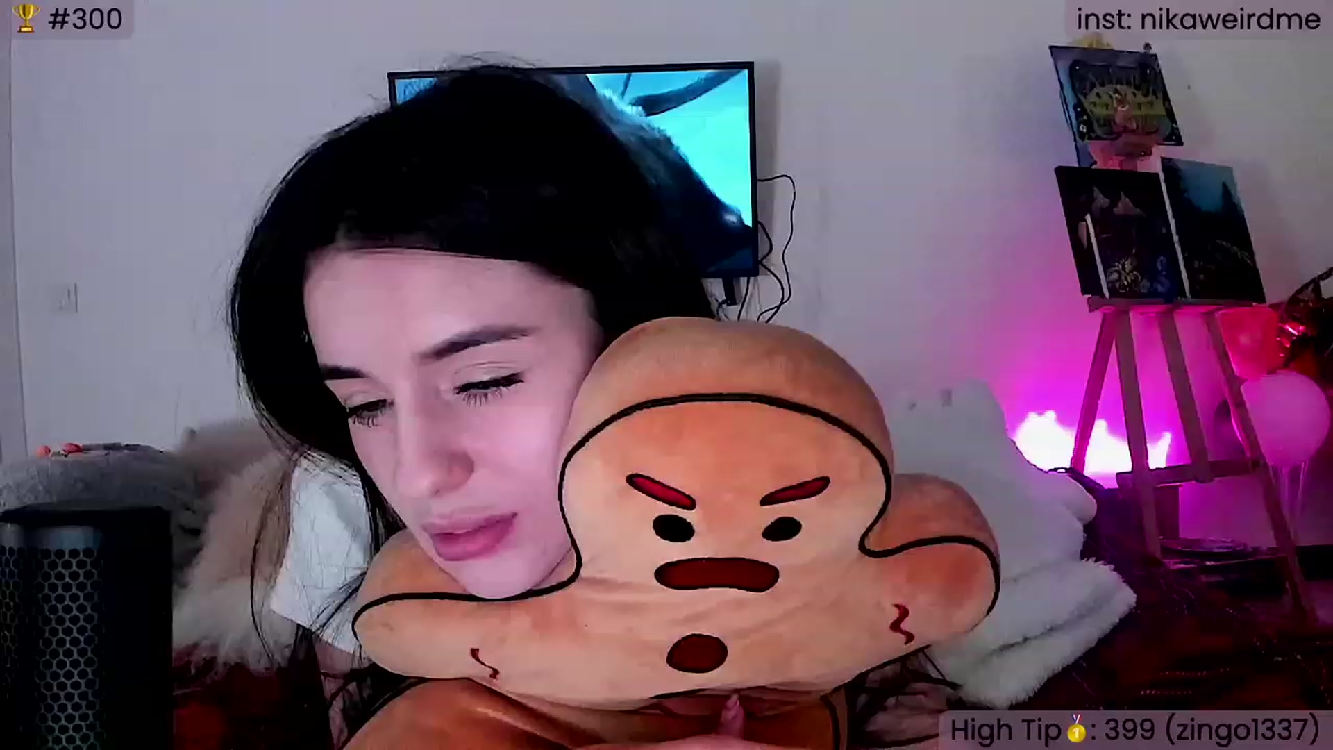 Gallery image thumbnail from WeirdMe's myfreecams stream on, 12/08/2023, 17:29 image 1 of 20