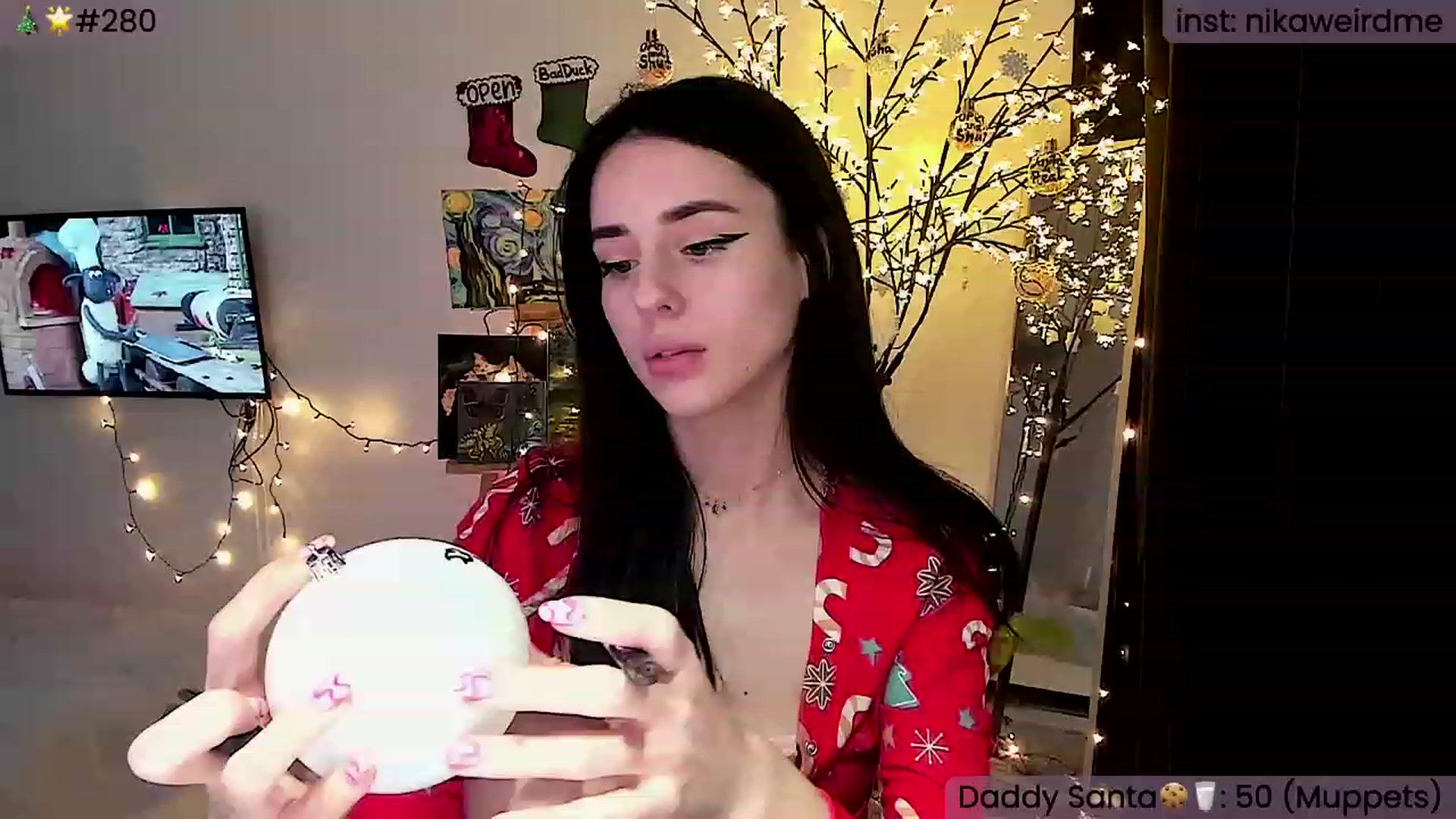 Gallery image thumbnail from WeirdMe's myfreecams stream on, 12/14/2023, 16:40 image 17 of 20