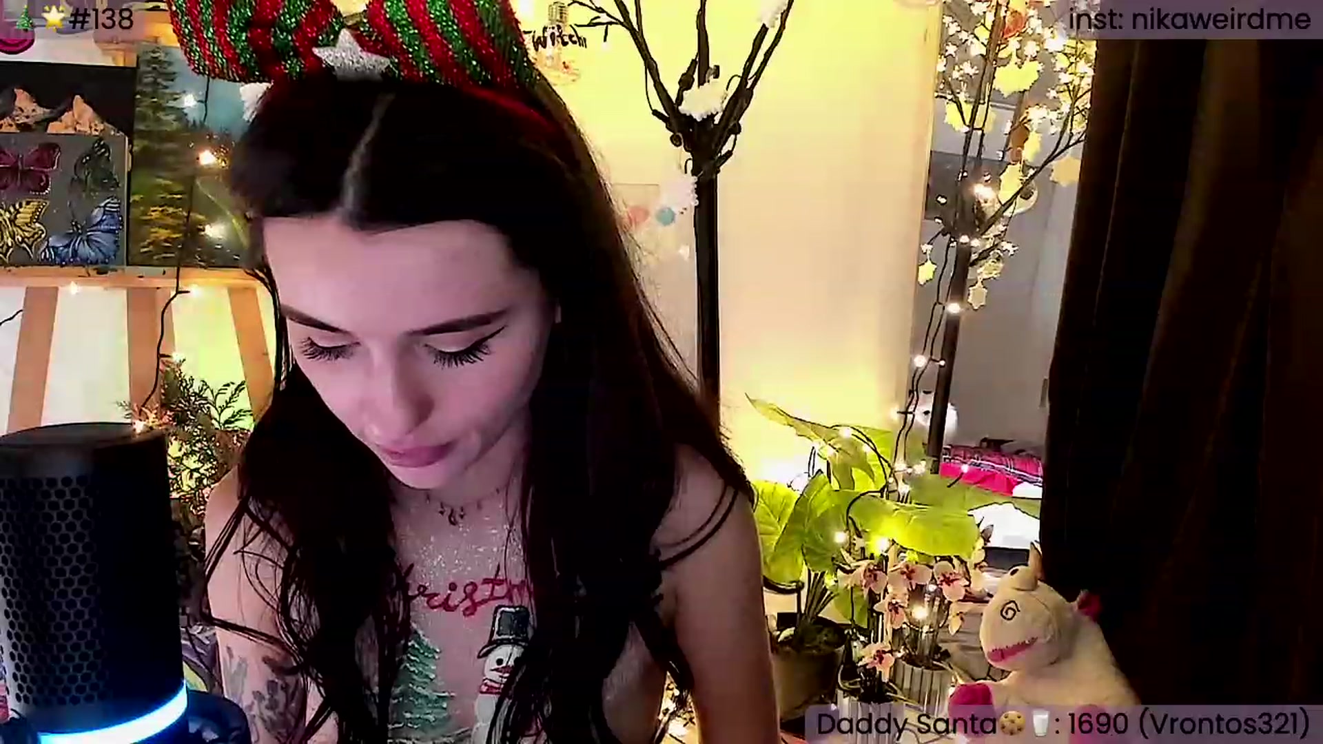 Gallery image thumbnail from WeirdMe's myfreecams stream on, 12/24/2023, 16:22 image 8 of 20