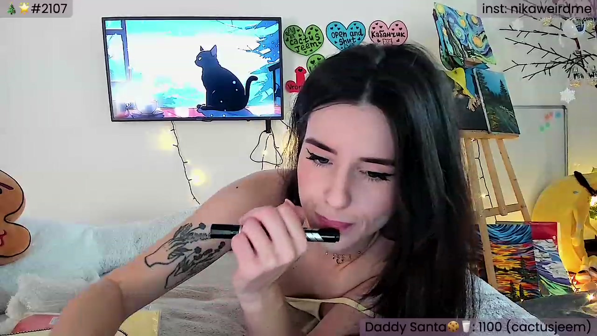 Gallery image thumbnail from WeirdMe's myfreecams stream on, 02/04/2024, 11:20 image 16 of 20