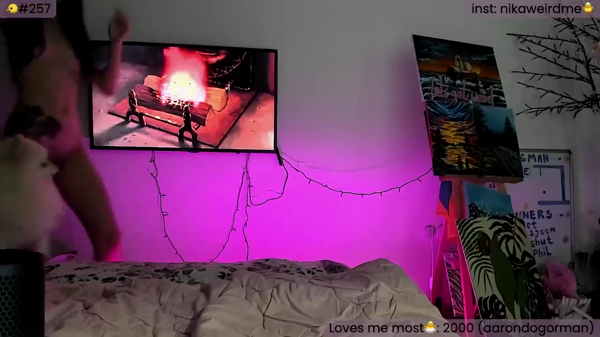 Gallery image thumbnail from WeirdMe's myfreecams stream on, 04/07/2024, 22:37 image 10 of 20