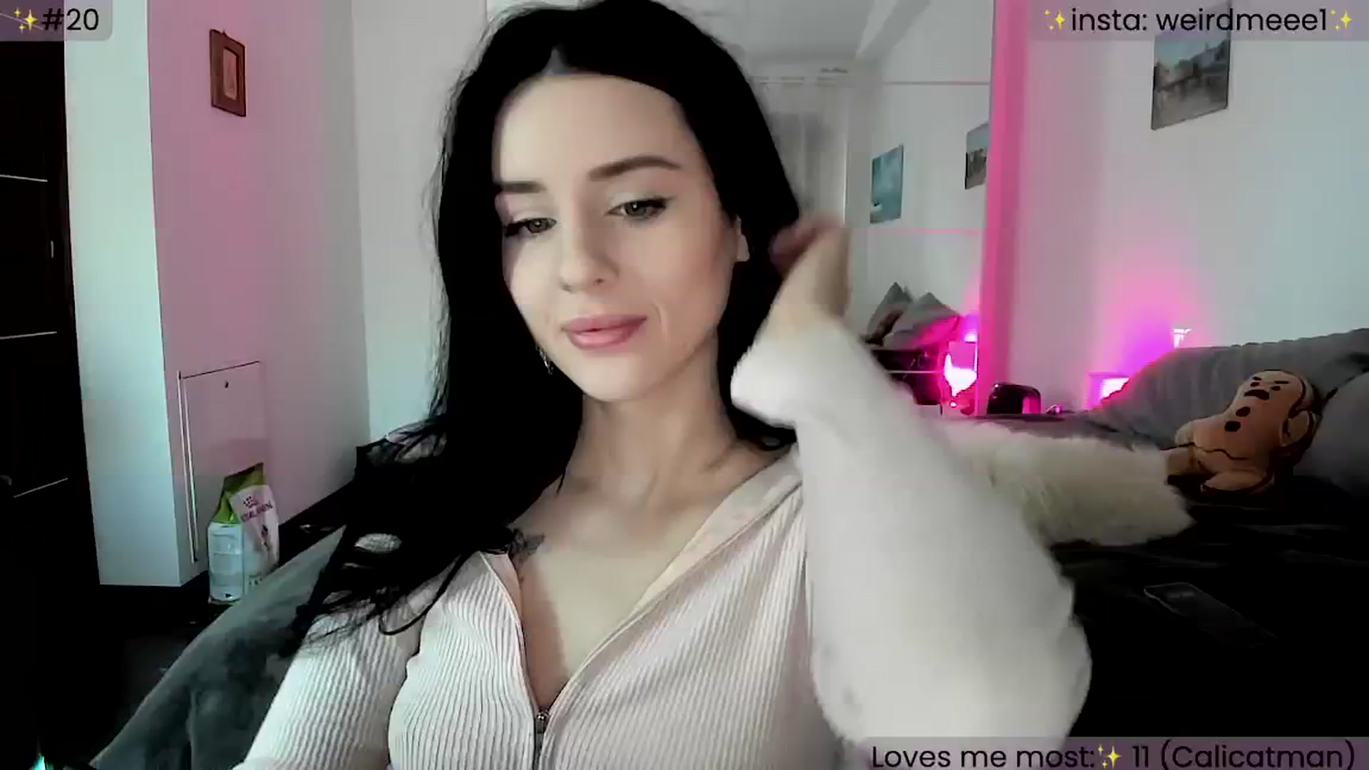 Gallery image thumbnail from WeirdMe's myfreecams stream on, 01/28/2025, 09:34 image 16 of 20