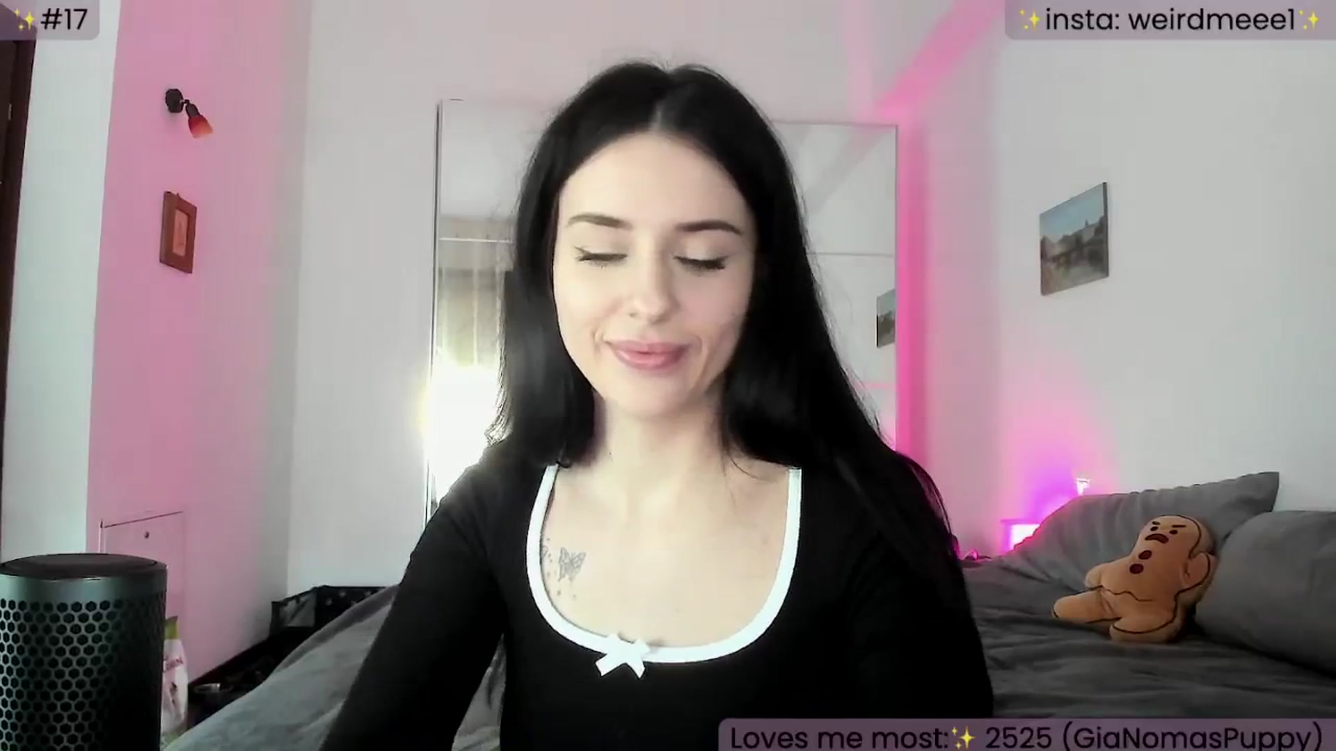 Gallery image thumbnail from WeirdMe's myfreecams stream on, 01/28/2025, 14:45 image 15 of 20