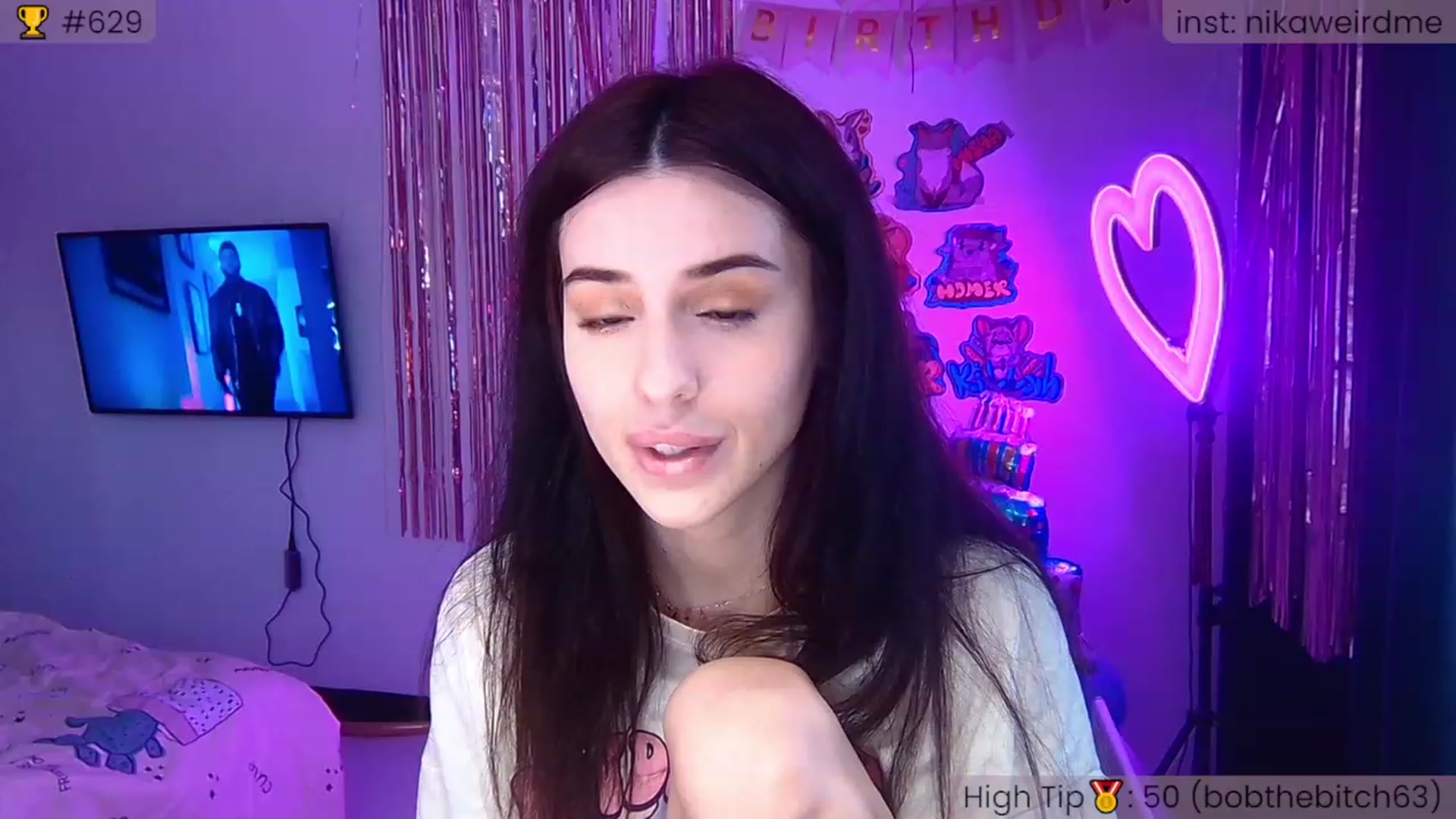 Gallery image thumbnail from WeirdMe_'s myfreecams stream on, 12/04/2022, 13:40 image 16 of 20