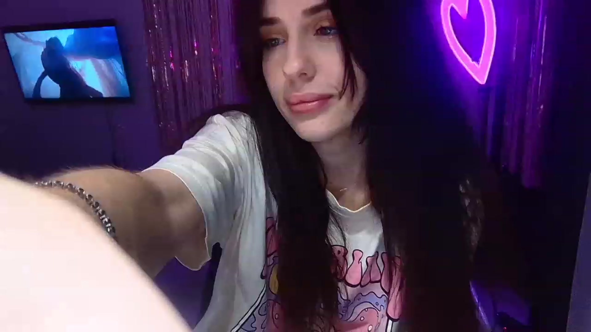 Gallery image thumbnail from WeirdMe_'s myfreecams stream on, 12/04/2022, 15:53 image 3 of 20