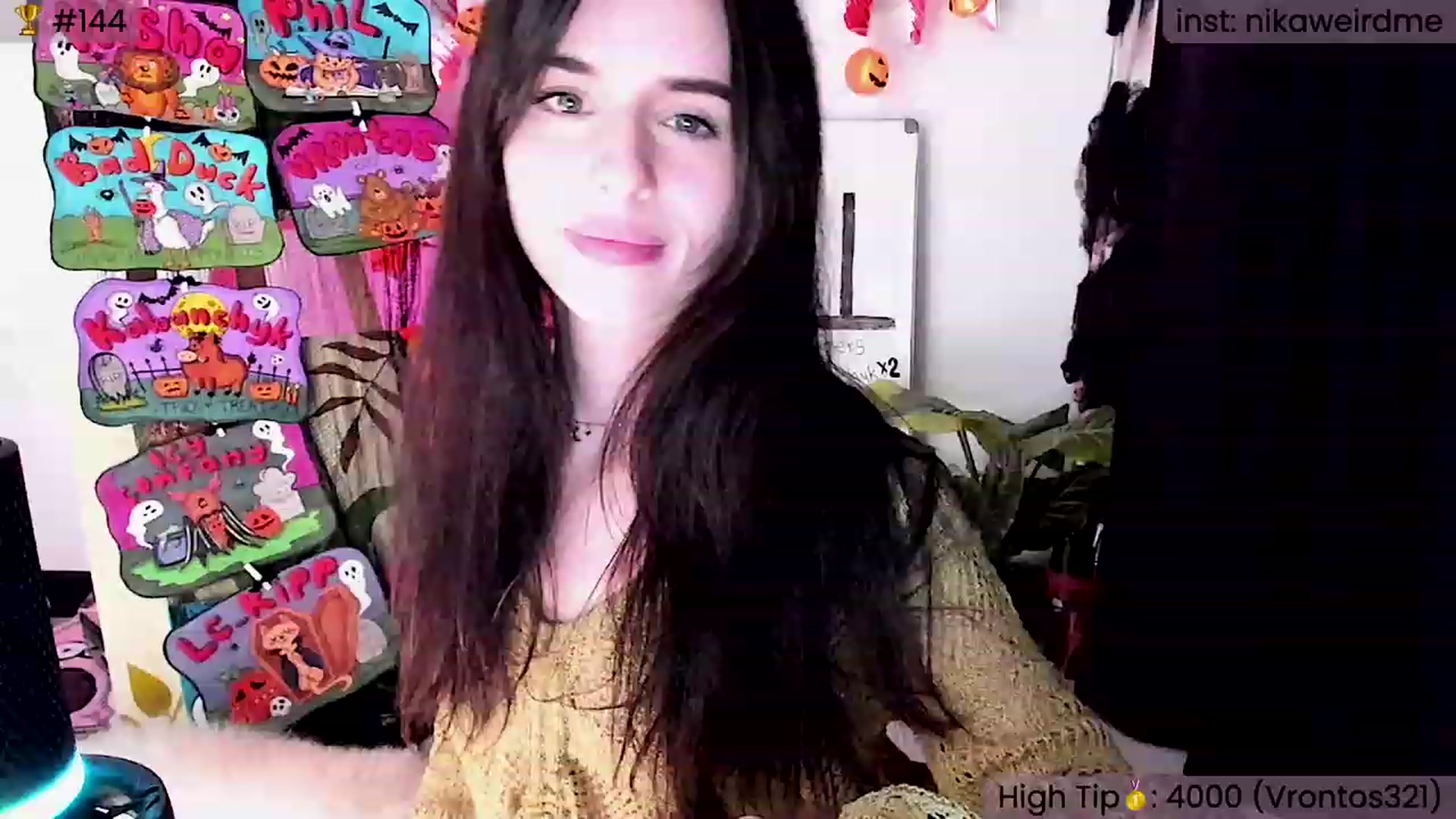 Gallery image thumbnail from WeirdNikusik's myfreecams stream on, 11/03/2023, 17:10 image 18 of 20